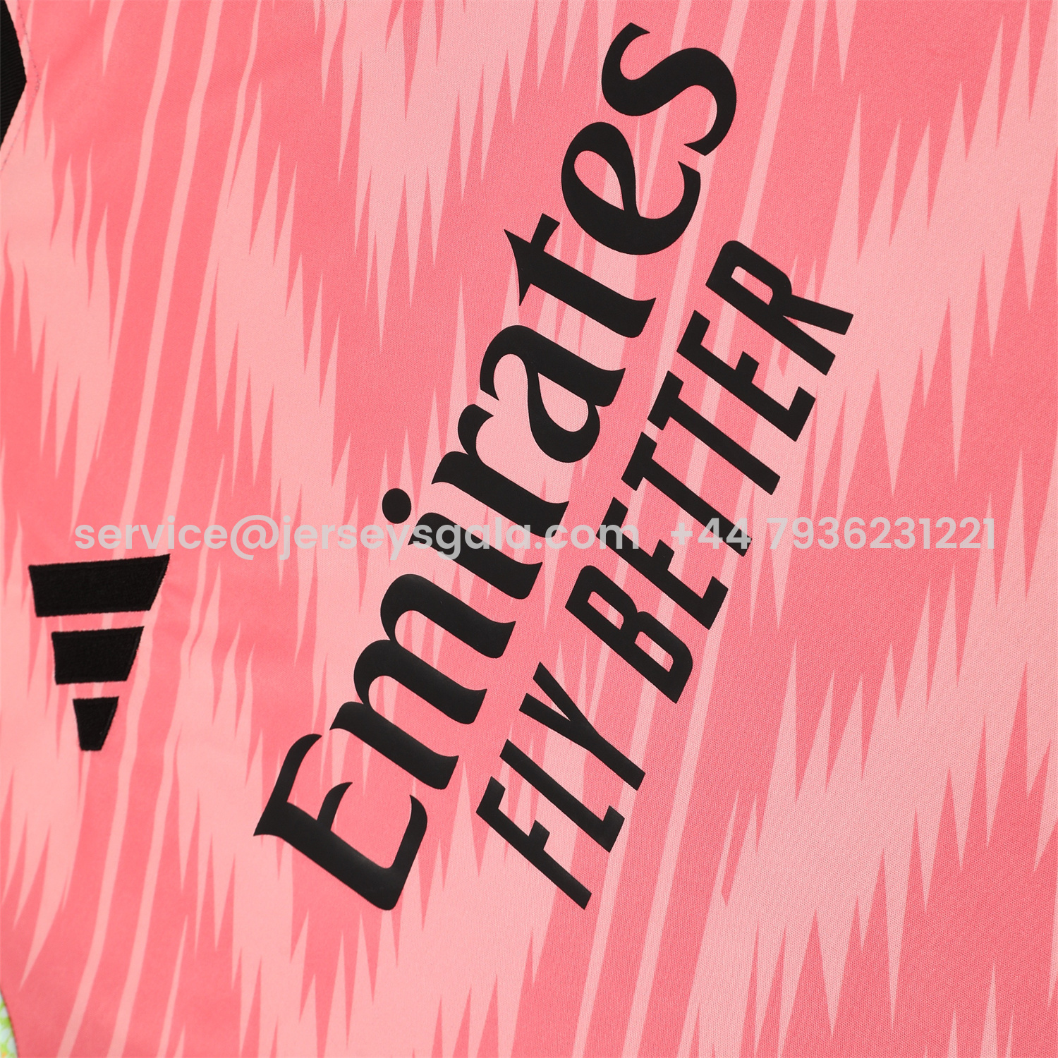 JerseysGala.com | Real Madrid 25-26 Short-Sleeve Training Set - Pink Arrow Pattern Top & Black Shorts -Customize Name, Number and Patch | Worldwide Shipping