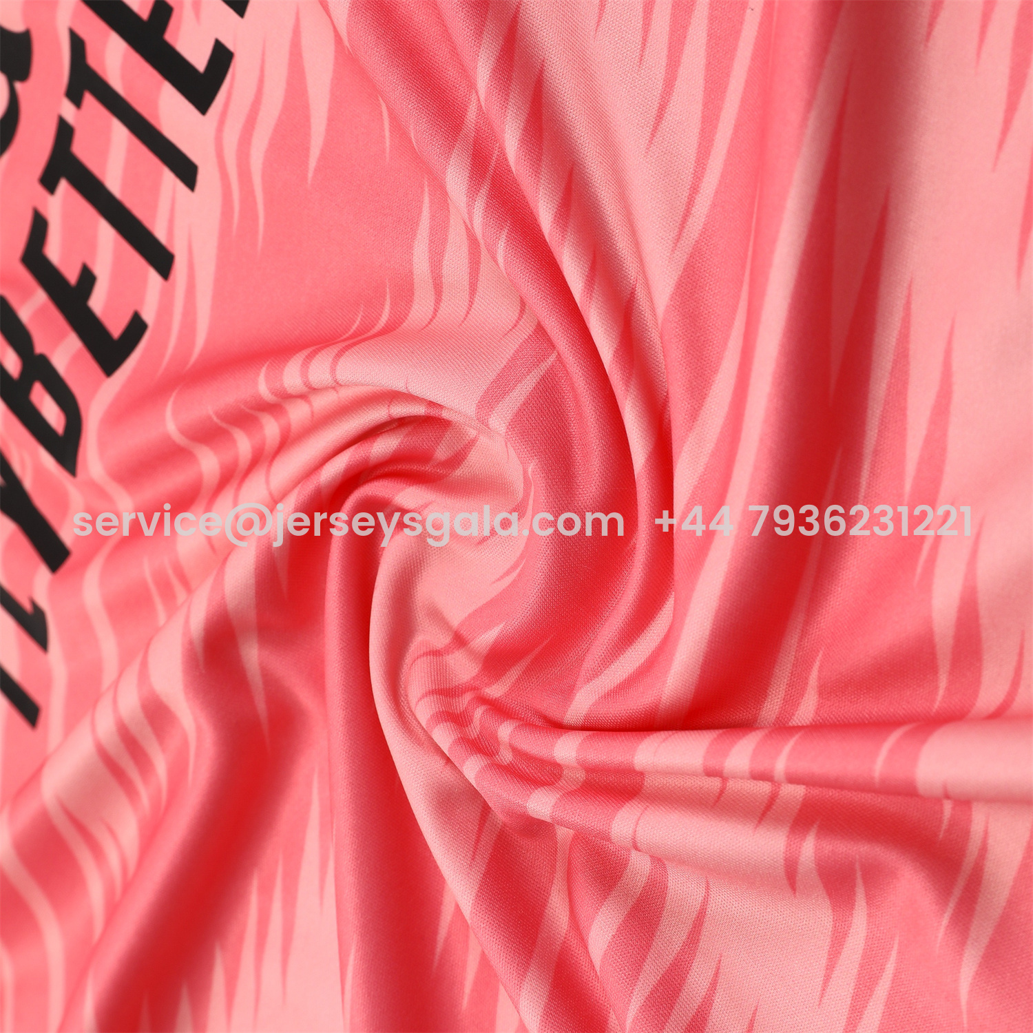 JerseysGala.com | Real Madrid 25-26 Short-Sleeve Training Set - Pink Arrow Pattern Top & Black Shorts -Customize Name, Number and Patch | Worldwide Shipping