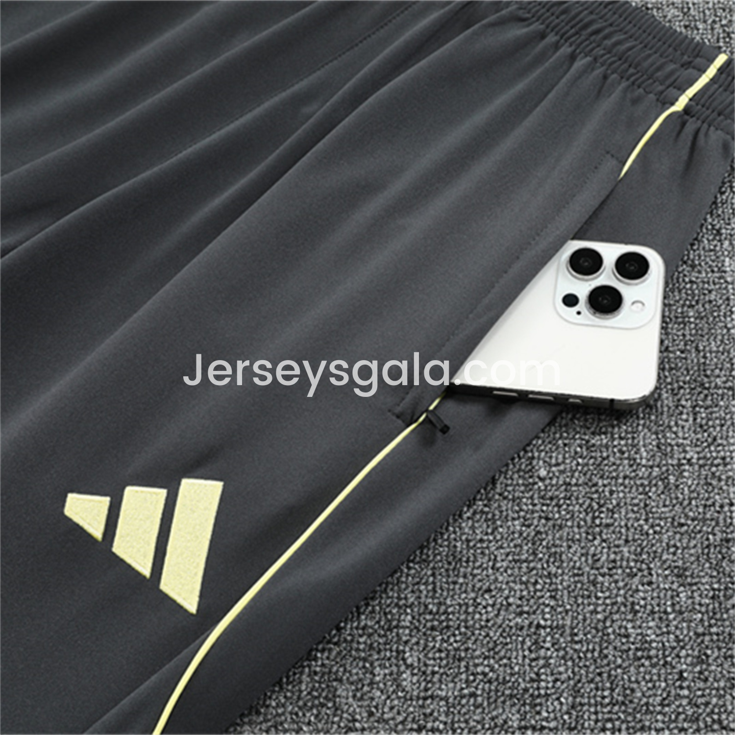 JerseysGala.com | Real Madrid 25-26 Long Sleeves Training Set - Yellow Top & Gray Pants -Customize Name, Number and Patch | Worldwide Shipping