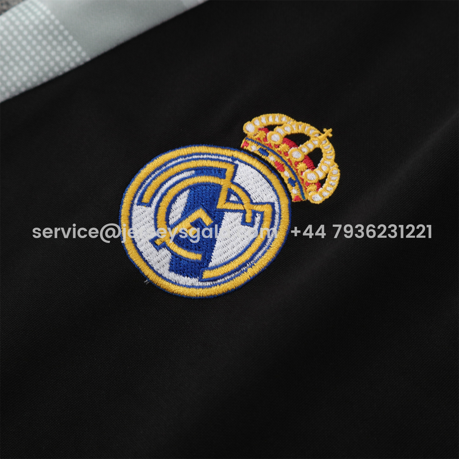 JerseysGala.com | Real Madrid 25-26 Traning Hoodie Set - Triangular Spots White Hoodie With Black Pants -Customize Name, Number and Patch | Worldwide Shipping