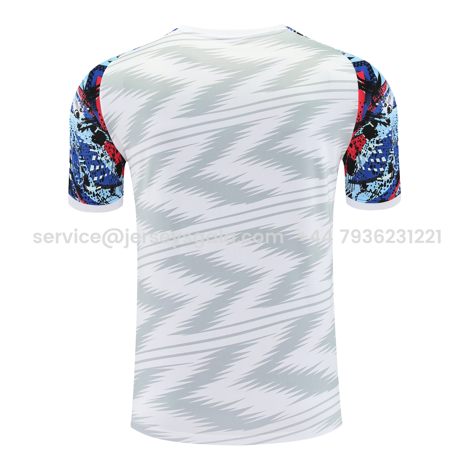 JerseysGala.com | Real Madrid 25-26 Short-Sleeve Training Set - Grey Arrow Pattern Top & Black Shorts -Customize Name, Number and Patch | Worldwide Shipping