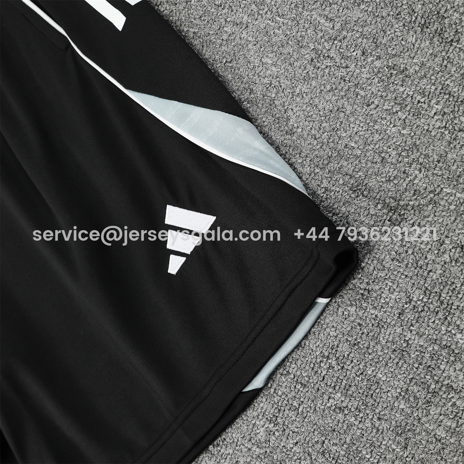 JerseysGala.com | Real Madrid 25-26 Vest Training Set - Grey Arrow Pattern Vest & Black Shorts -Customize Name, Number and Patch | Worldwide Shipping