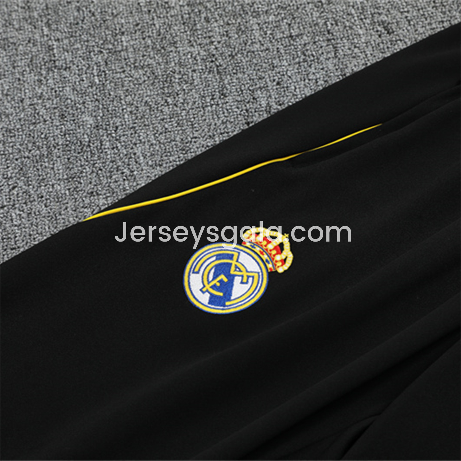 JerseysGala.com | Real Madrid 25-26 Kid Long Sleeves Training Set - Black Top & Black Pants -Customize Name, Number and Patch | Worldwide Shipping