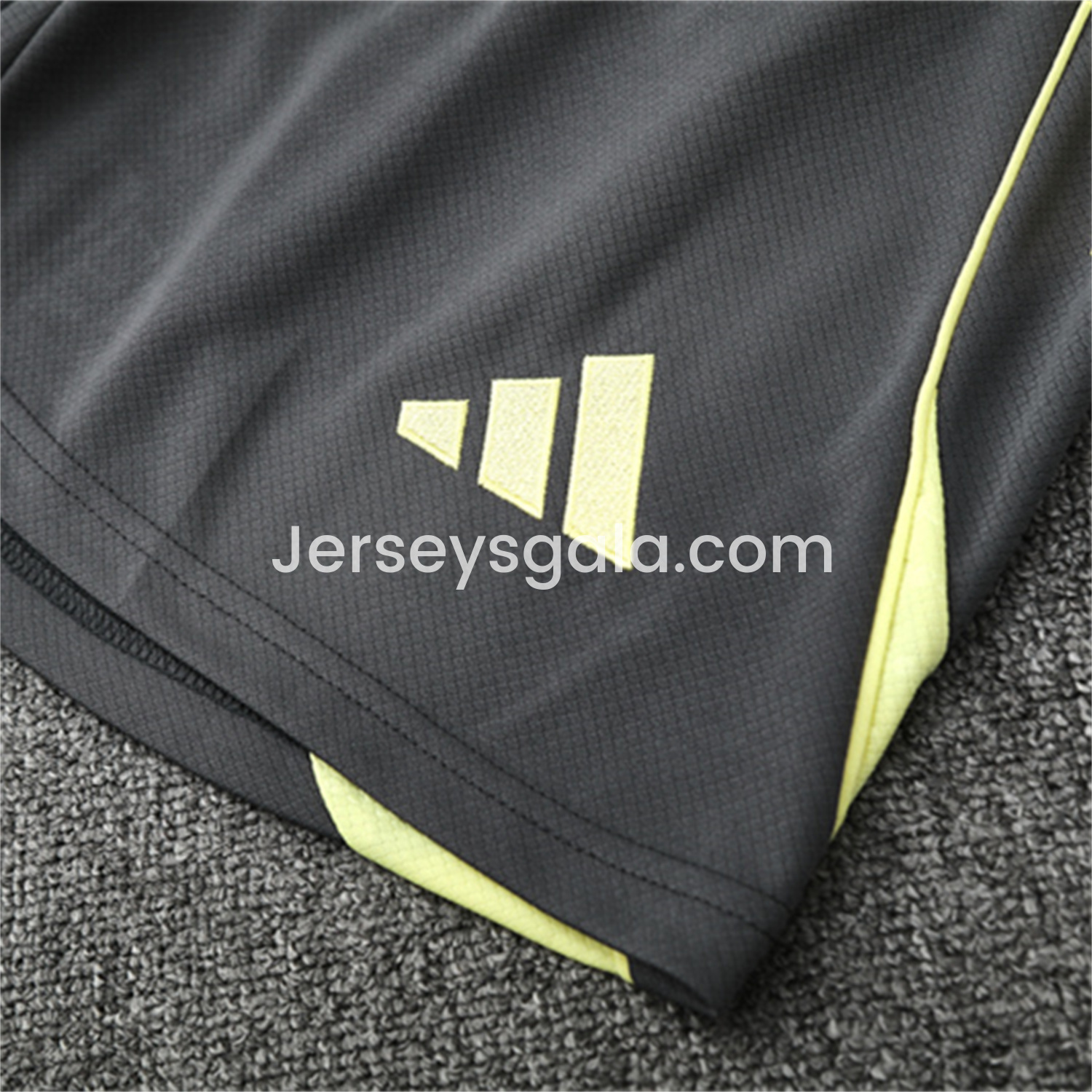 JerseysGala.com | Real Madrid 25-26 Kids Short-Sleeve Training Set - Yellow Top and Grey Shorts -Customize Name, Number and Patch | Worldwide Shipping