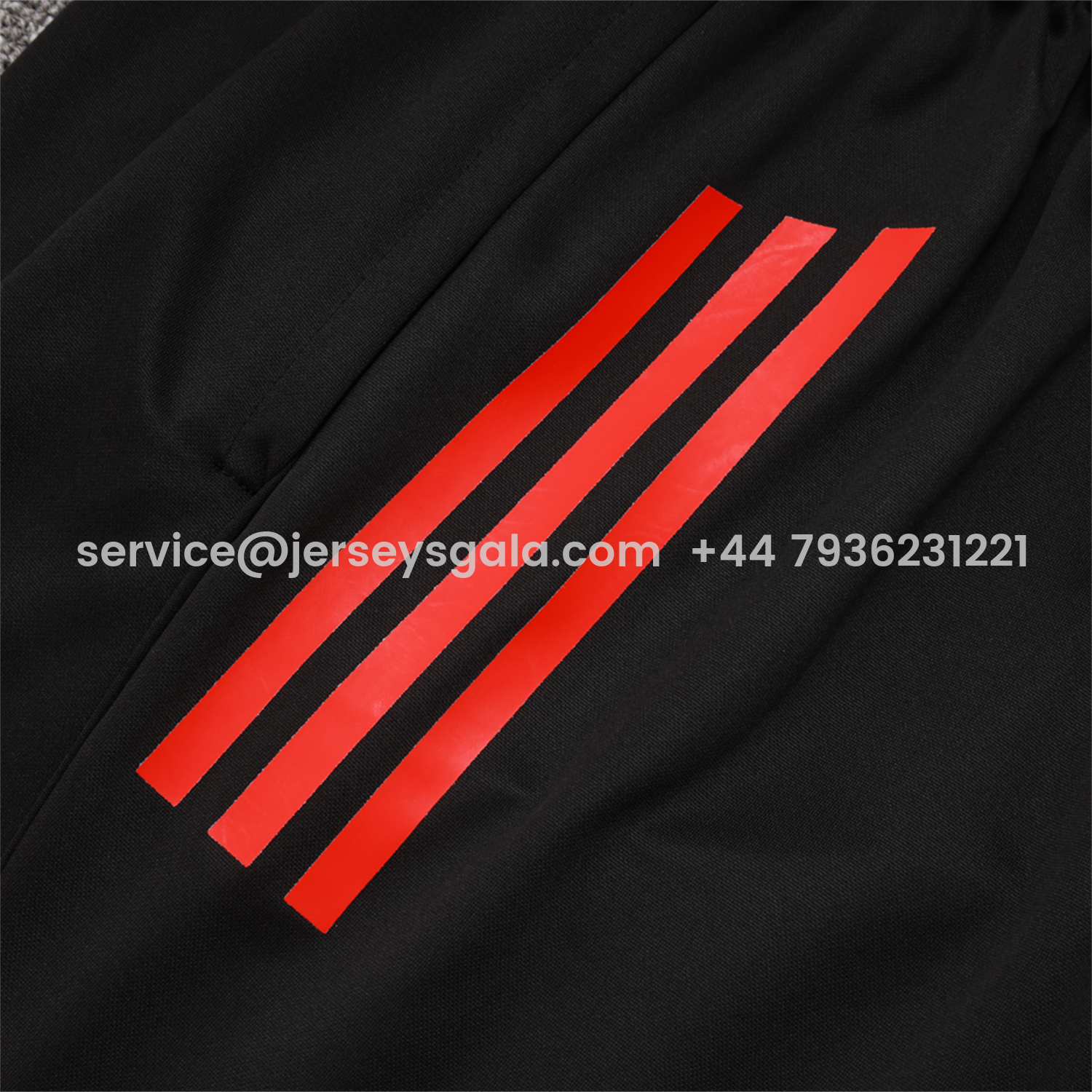 JerseysGala.com | Liver.pool 25-26 Vest Training Set - Black Vest & Black Shorts -Customize Name, Number and Patch | Worldwide Shipping