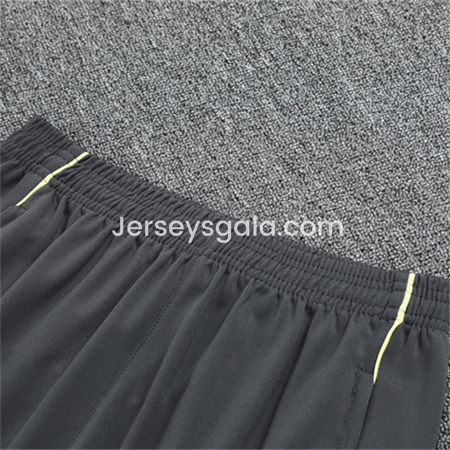 JerseysGala.com | Real Madrid 25-26 Long Sleeves Training Set - Yellow Top & Gray Pants -Customize Name, Number and Patch | Worldwide Shipping
