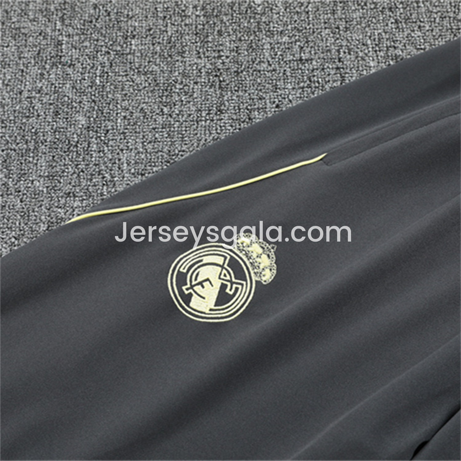 JerseysGala.com | Real Madrid 25-26 Long Sleeves Training Set - Gray Top & Gray Pants -Customize Name, Number and Patch | Worldwide Shipping