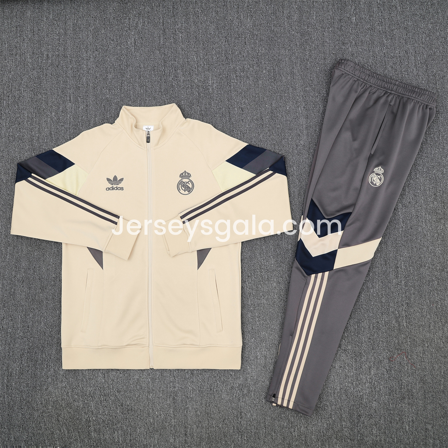 JerseysGala.com | Real Madrid 25-26 Throwback Jacket Training Tracksuit - Off-white Jackets & Grey Pants -Customize Name, Number and Patch | Worldwide Shipping