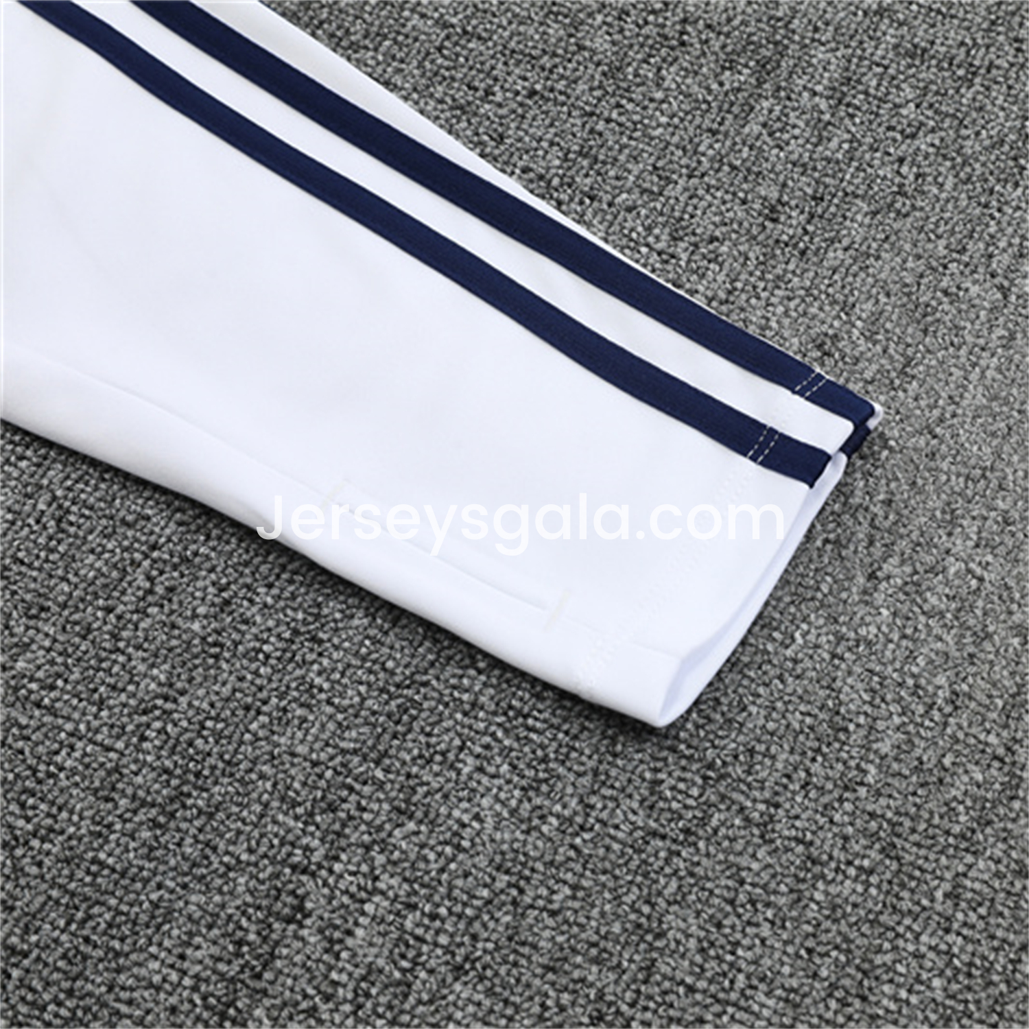 JerseysGala.com | Real Madrid 25-26 Kids Long Sleeves Training Set - Green Line White Top and Blue Pants -Customize Name, Number and Patch | Worldwide Shipping