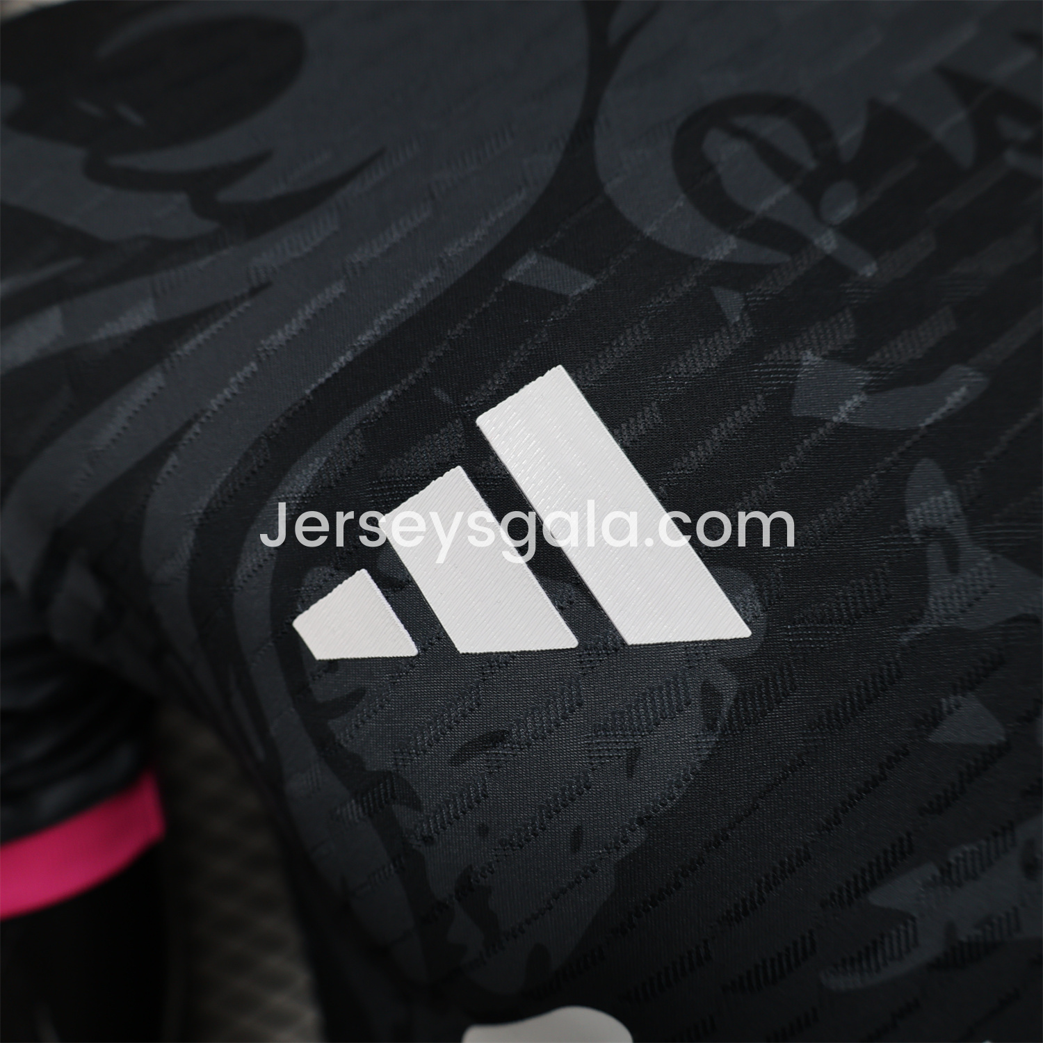 JerseysGala.com | Liver.pool 25-26 Red White Liver.pool Bird Black Special Jersey - Player Version -Customize Name, Number and Patch | Worldwide Shipping