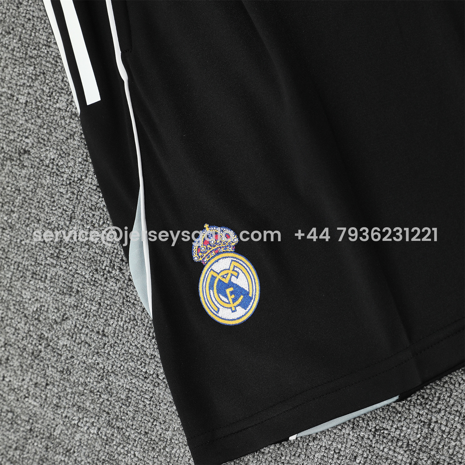 JerseysGala.com | Real Madrid 25-26 Short-Sleeve Training Set - Pink Arrow Pattern Top & Black Shorts -Customize Name, Number and Patch | Worldwide Shipping