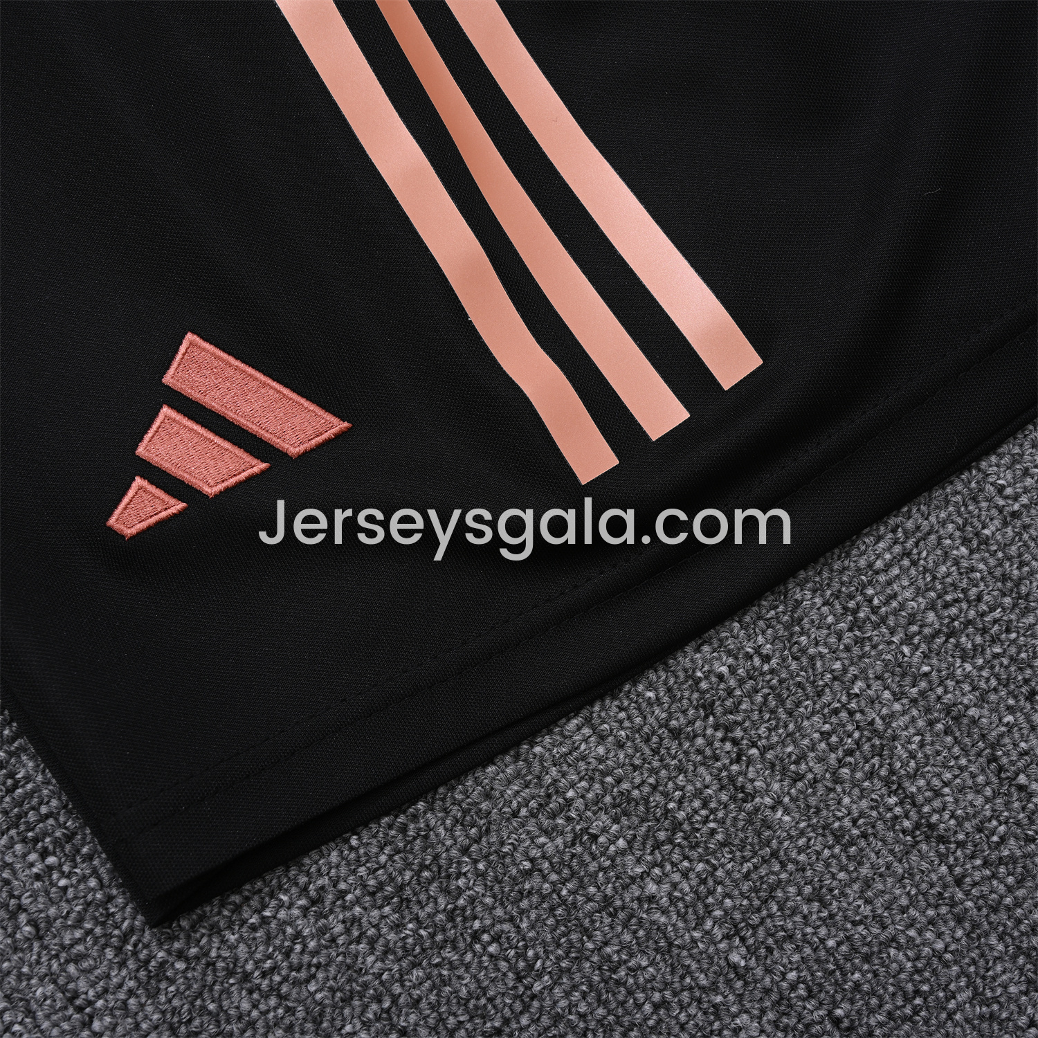 JerseysGala.com | Bayern Munich 24-25 Pre-Match Vest Training Set - CamouflageTop & Black Shorts -Customize Name, Number and Patch | Worldwide Shipping