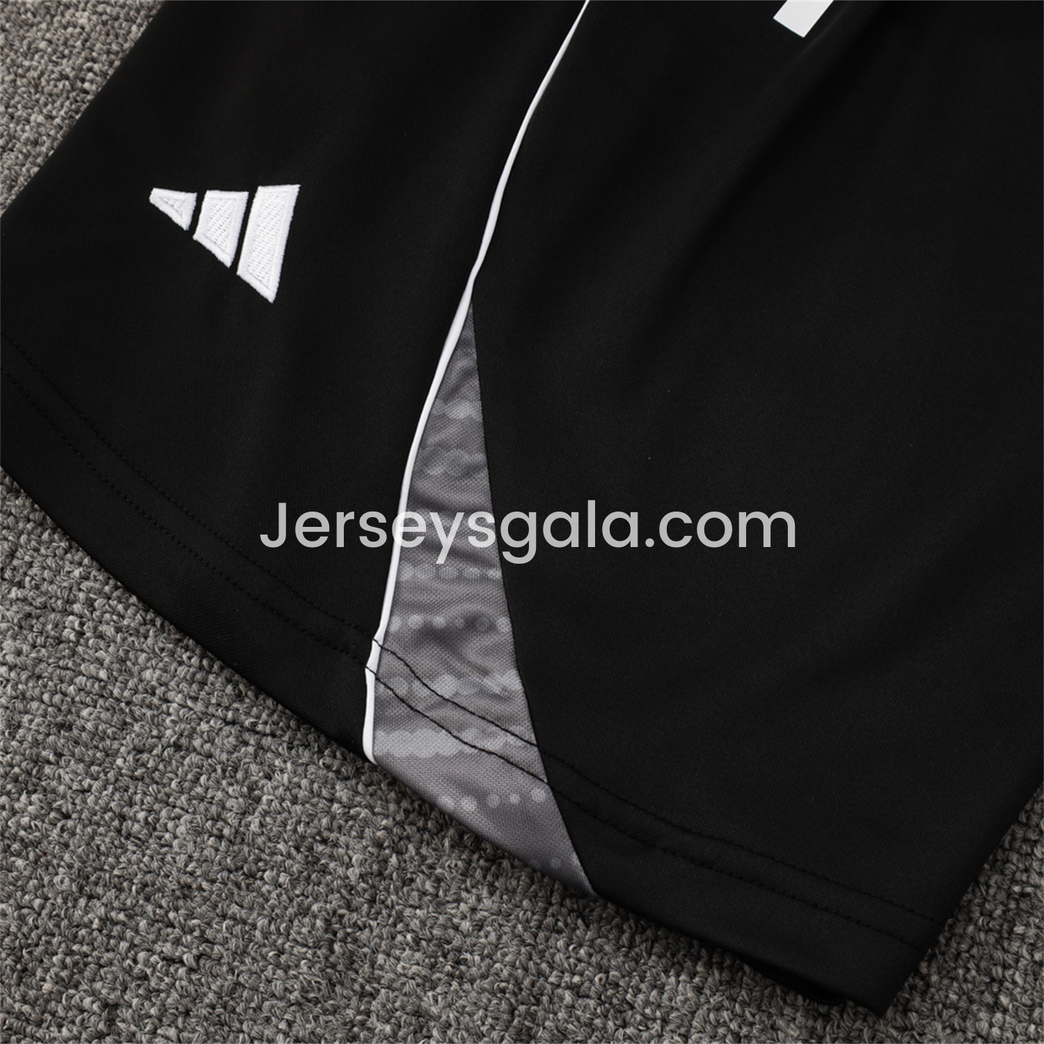 JerseysGala.com | Real Madrid 25-26 Vest Training Set - Black Vest and Black Shorts -Customize Name, Number and Patch | Worldwide Shipping