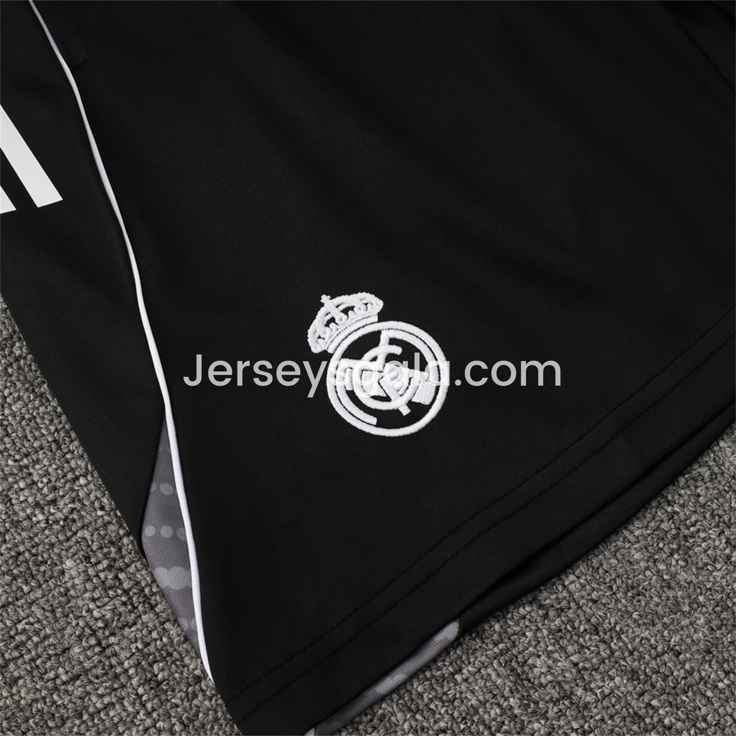 JerseysGala.com | Real Madrid 25-26 Vest Training Set - Black Vest and Black Shorts -Customize Name, Number and Patch | Worldwide Shipping