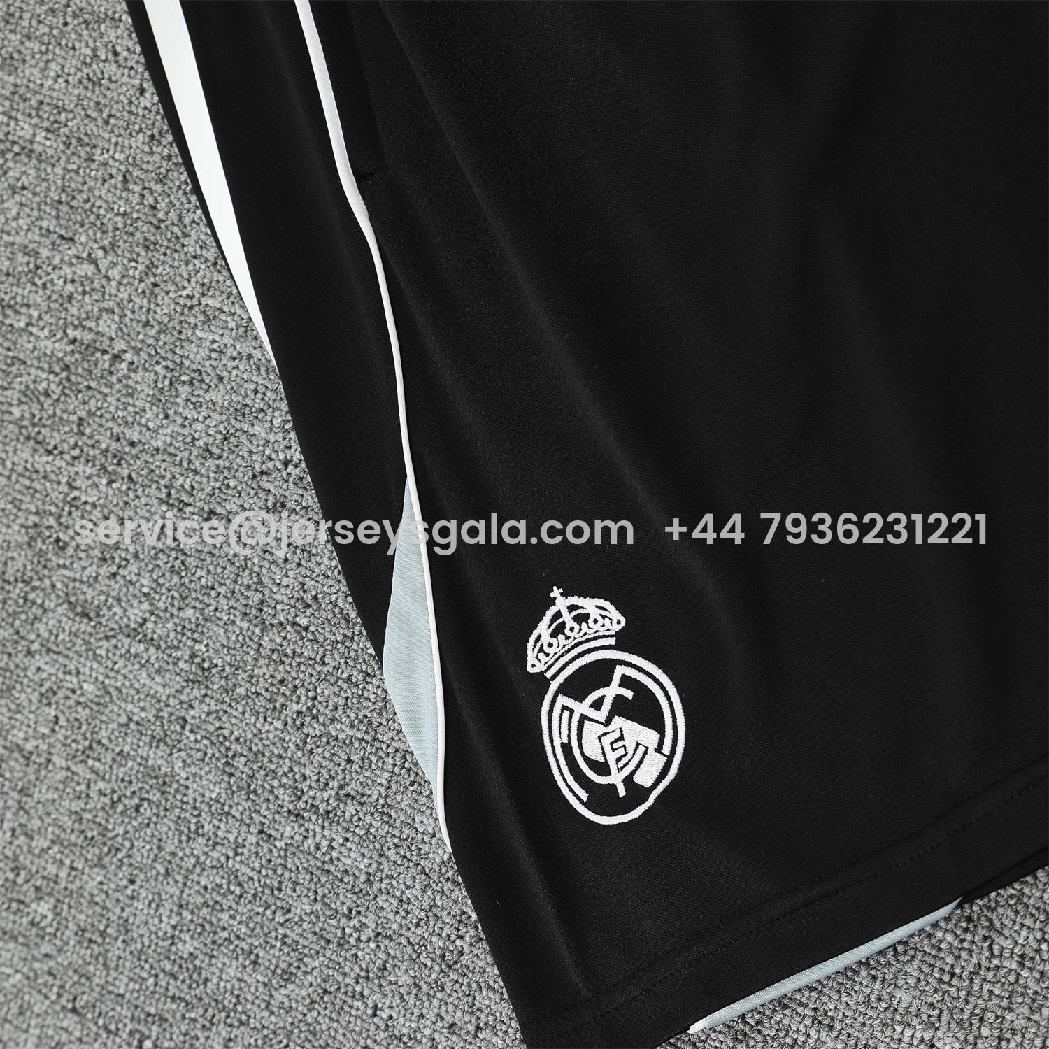 JerseysGala.com | Real Madrid 25-26 Short-Sleeve Training Set - Grey And White Top & Black Shorts -Customize Name, Number and Patch | Worldwide Shipping