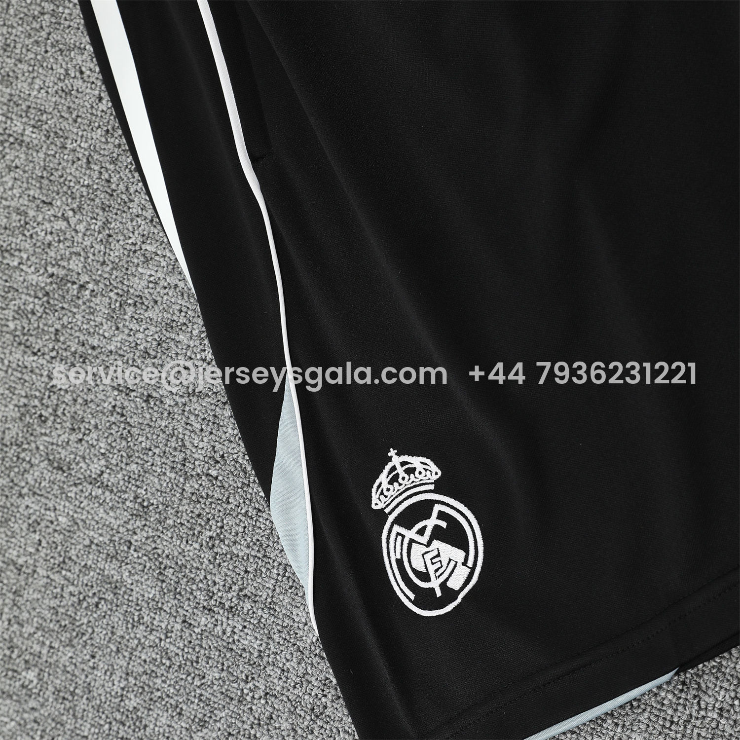 JerseysGala.com | Real Madrid 25-26 Vest Training Set - Grey And White Vest & Black Shorts -Customize Name, Number and Patch | Worldwide Shipping