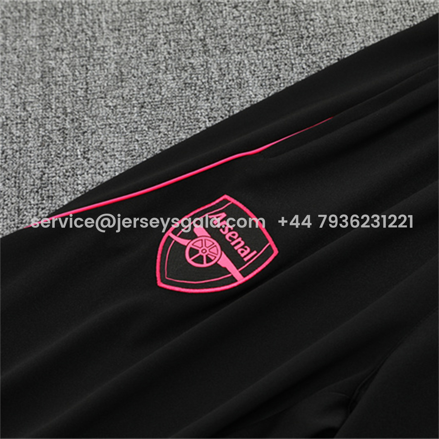 JerseysGala.com | Arsenal 25-26 Long Sleeve Training Set - Pink Logo Black Top & Black Pants -Customize Name, Number and Patch | Worldwide Shipping