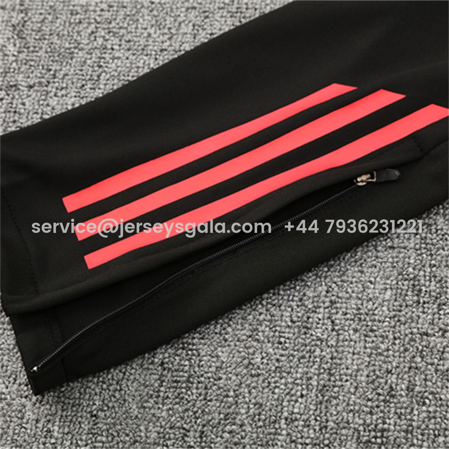 JerseysGala.com | Liver.pool 25-26 Kids Long Sleeve Training Set - Red Top & Black Pants -Customize Name, Number and Patch | Worldwide Shipping