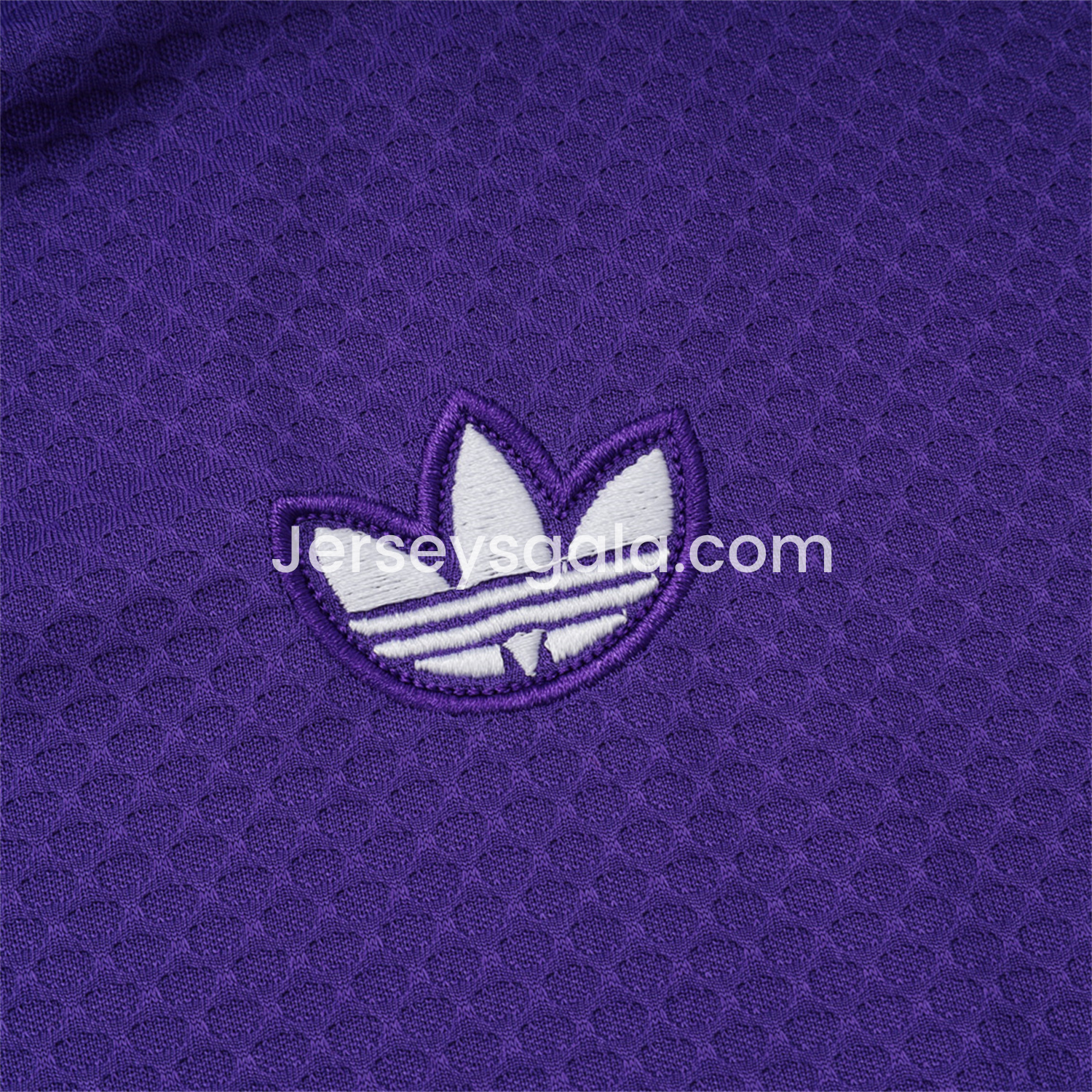 JerseysGala.com | Real Madrid 25-26 Throwback Trefoil Short-Sleeve Training Set - Purple -Customize Name, Number and Patch | Worldwide Shipping