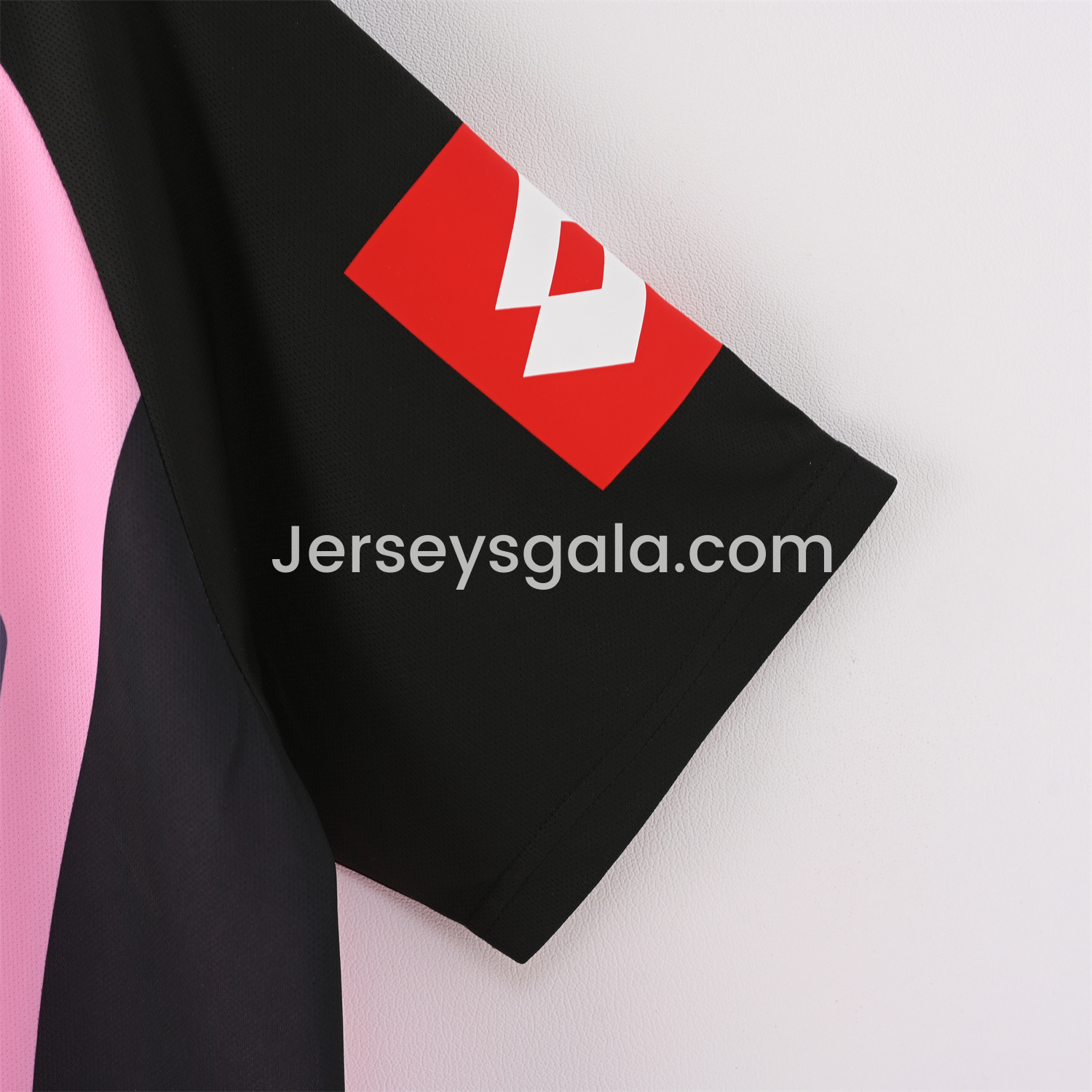 JerseysGala.com | Retro Juventus 2002-03 Pink Goalkeeper Jersey -Customize Name, Number and Patch | Worldwide Shipping