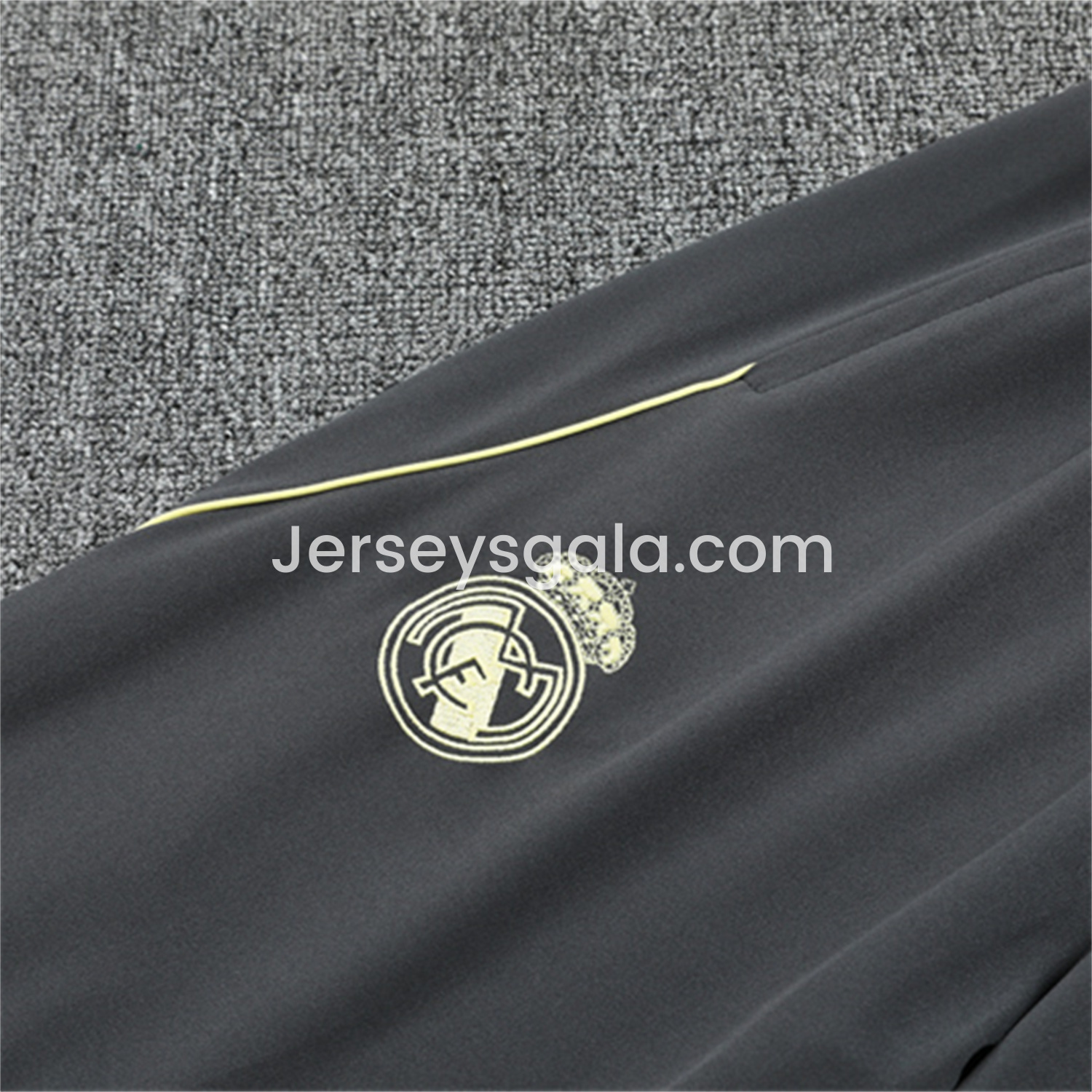 JerseysGala.com | Real Madrid 25-26 Kid Long Sleeves Training Set - Yellow Top & Gray Pants -Customize Name, Number and Patch | Worldwide Shipping