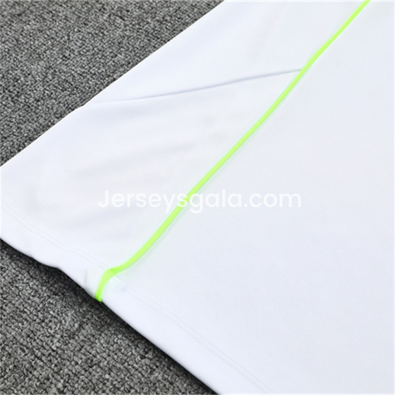 JerseysGala.com | Real Madrid 25-26 Kids Long Sleeves Training Set - Green Line White Top and Blue Pants -Customize Name, Number and Patch | Worldwide Shipping