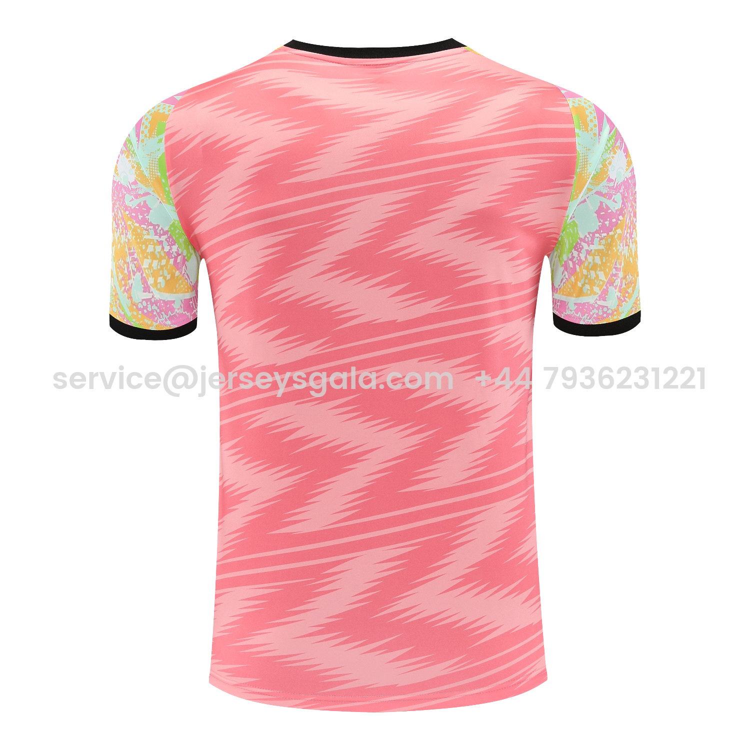 JerseysGala.com | Real Madrid 25-26 Short-Sleeve Training Set - Pink Arrow Pattern Top & Black Shorts -Customize Name, Number and Patch | Worldwide Shipping