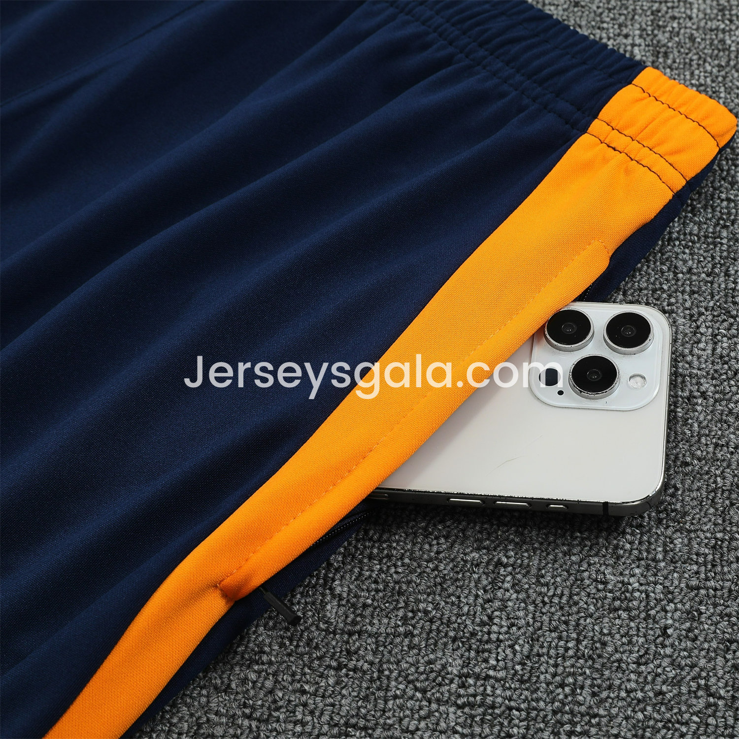 JerseysGala.com | Real Madrid 25-26 POLO Short-Sleeve Training Set - White Top and Deep Blue Pants -Customize Name, Number and Patch | Worldwide Shipping