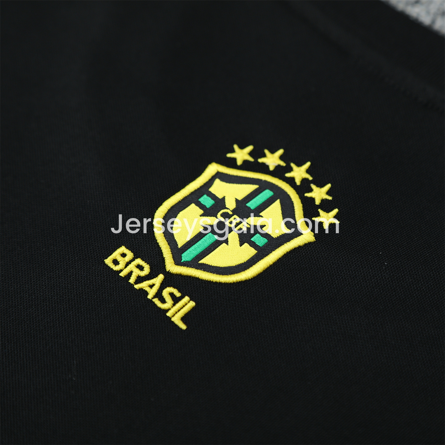 JerseysGala.com | Brazil 25-26 Gray Jesus Statue Short-Sleeve Training Set - Gray Top & Black Shorts -Customize Name, Number and Patch | Worldwide Shipping