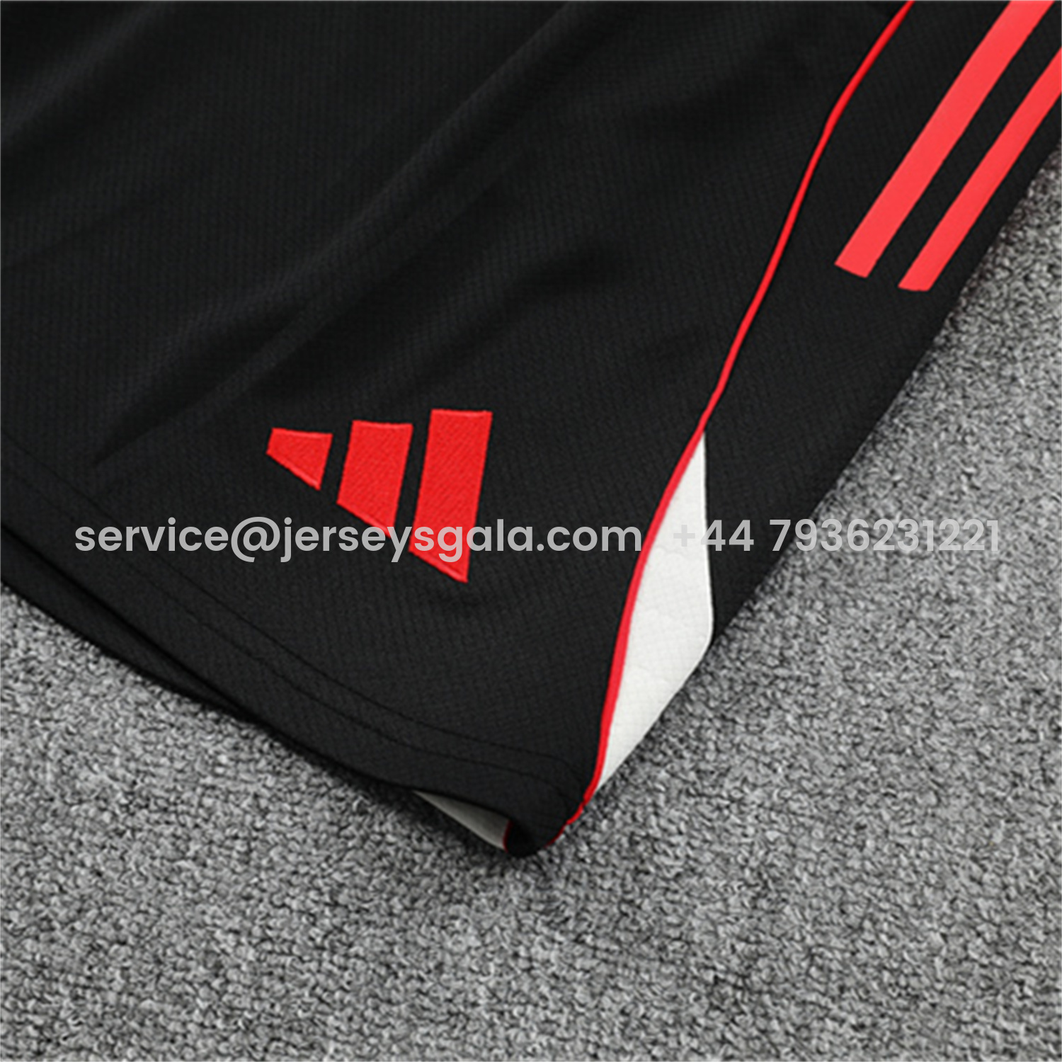 JerseysGala.com | Liver.pool 25-26 Short-Sleeve Training Set Off White Top & Black Shorts -Customize Name, Number and Patch | Worldwide Shipping