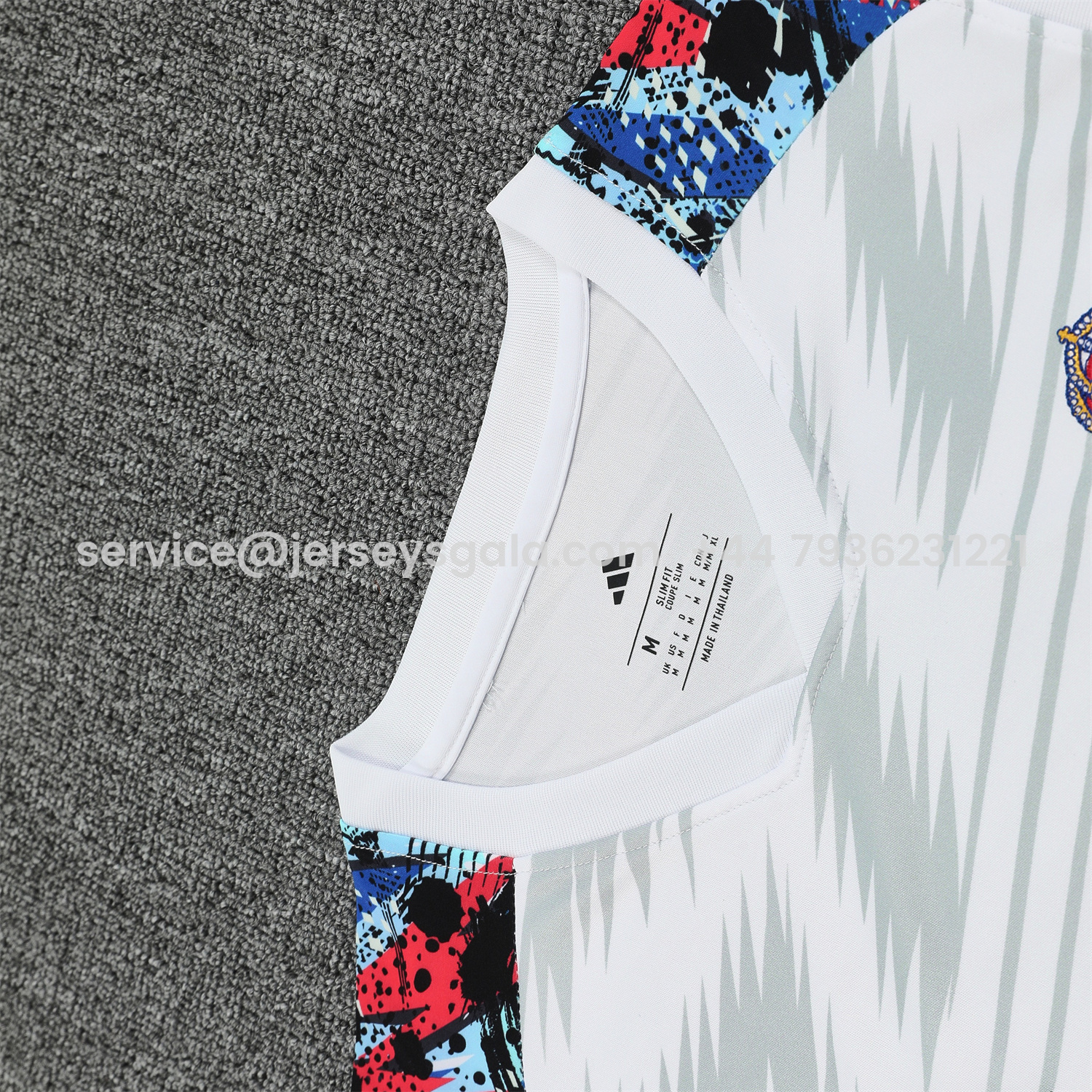 JerseysGala.com | Real Madrid 25-26 Vest Training Set - Grey Arrow Pattern Vest & Black Shorts -Customize Name, Number and Patch | Worldwide Shipping