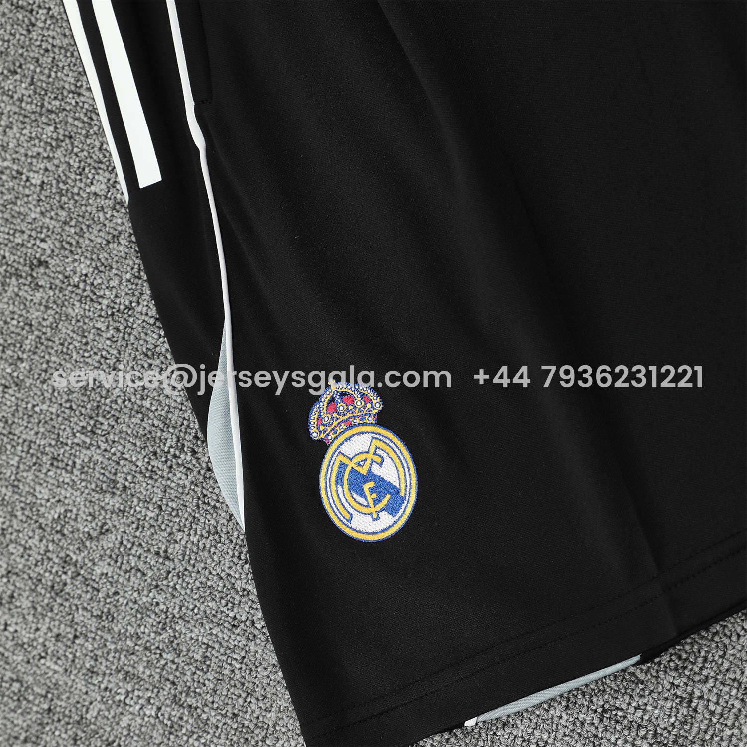 JerseysGala.com | Real Madrid 25-26 Short-Sleeve Training Set - Grey Arrow Pattern Top & Black Shorts -Customize Name, Number and Patch | Worldwide Shipping
