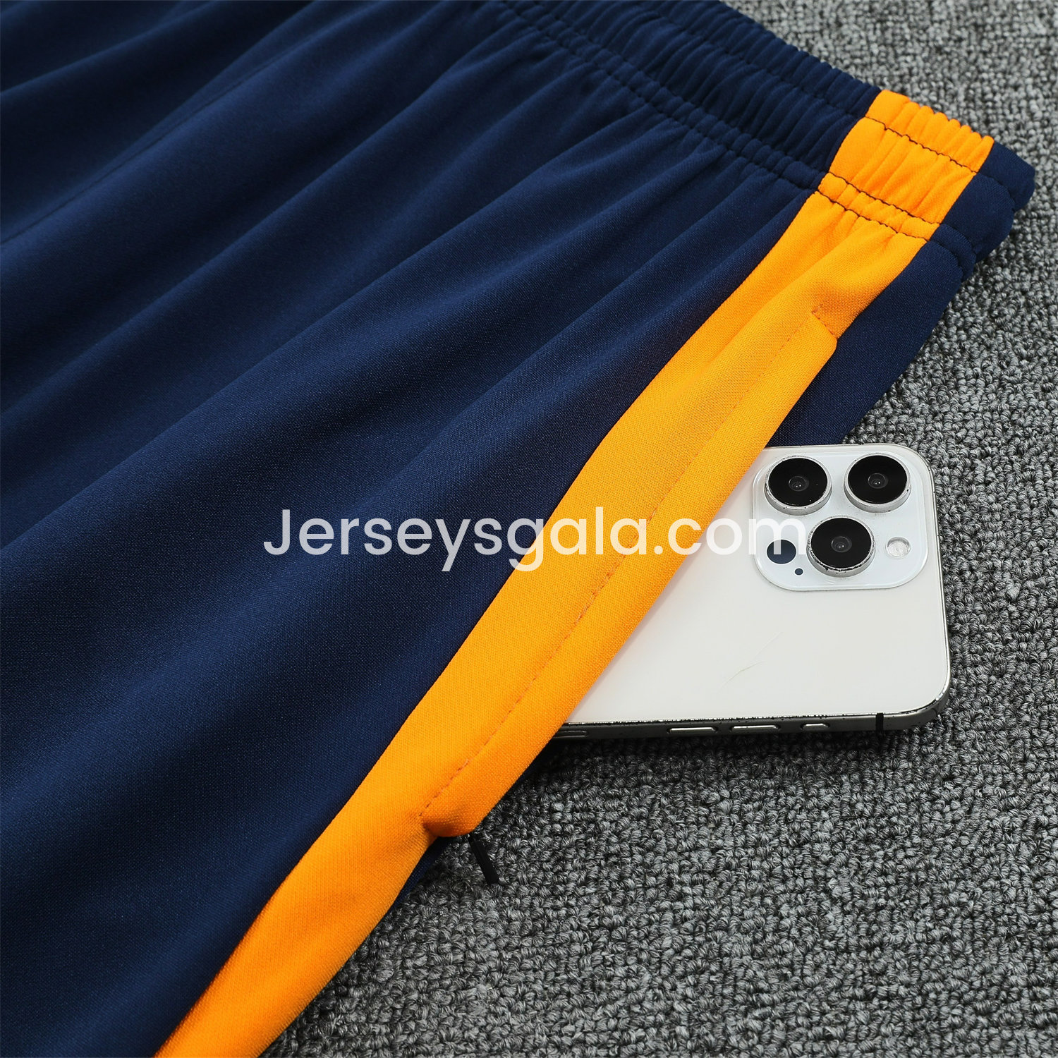 JerseysGala.com | Real Madrid 25-26 POLO Short-Sleeve Training Set - Deep Blue Top and Pants with Yellow Stripes -Customize Name, Number and Patch | Worldwide Shipping