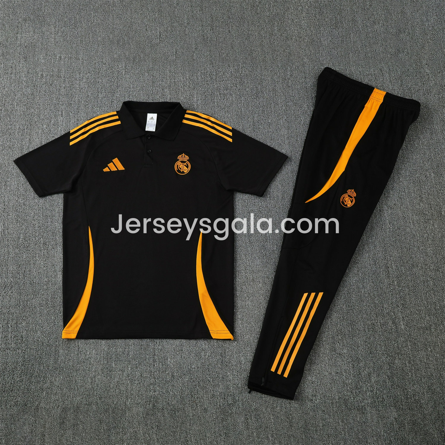 JerseysGala.com | Real Madrid 25-26 POLO Short-Sleeve Training Set - Black Top and Pants with Yellow Stripes -Customize Name, Number and Patch | Worldwide Shipping