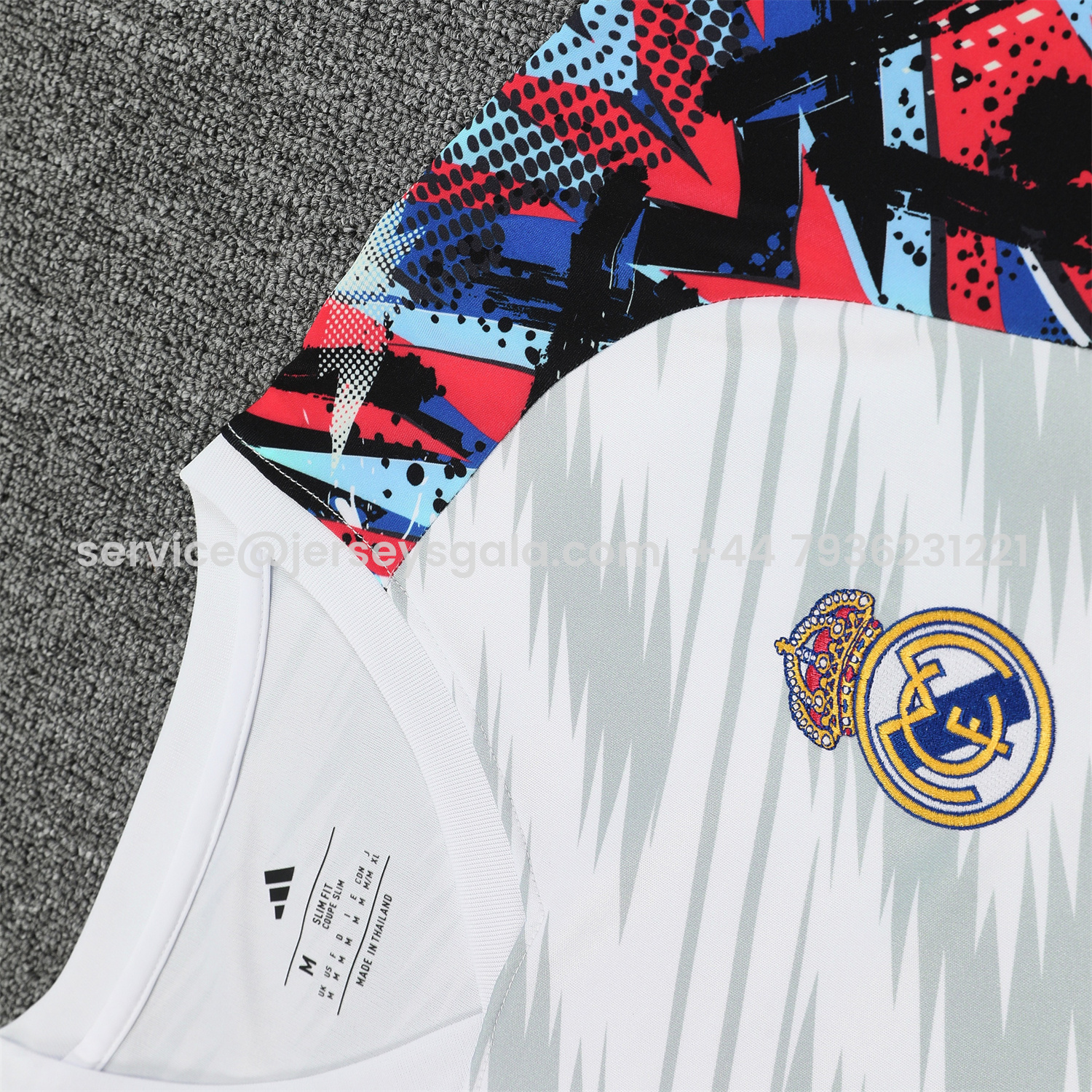 JerseysGala.com | Real Madrid 25-26 Short-Sleeve Training Set - Grey Arrow Pattern Top & Black Shorts -Customize Name, Number and Patch | Worldwide Shipping