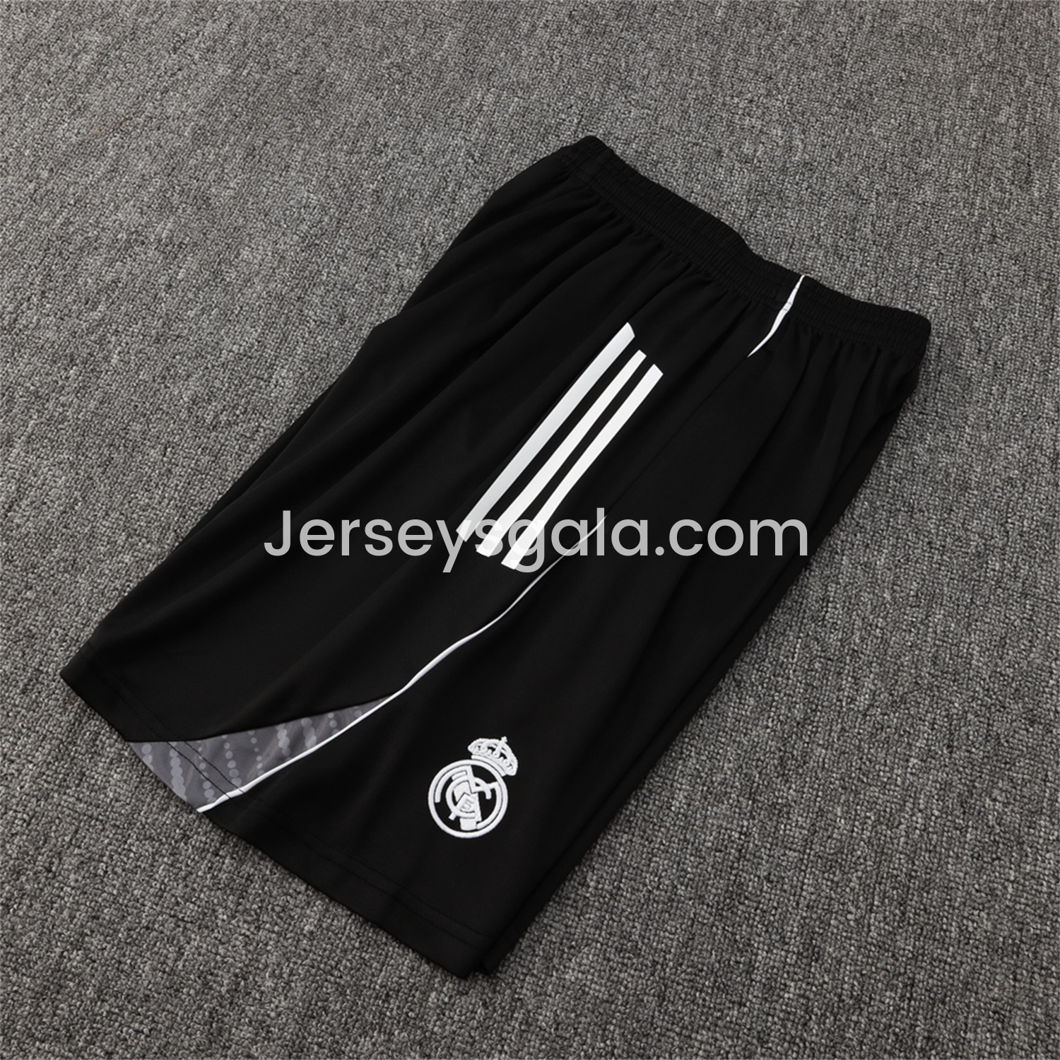 JerseysGala.com | Real Madrid 25-26 Vest Training Set - Black Vest and Black Shorts -Customize Name, Number and Patch | Worldwide Shipping