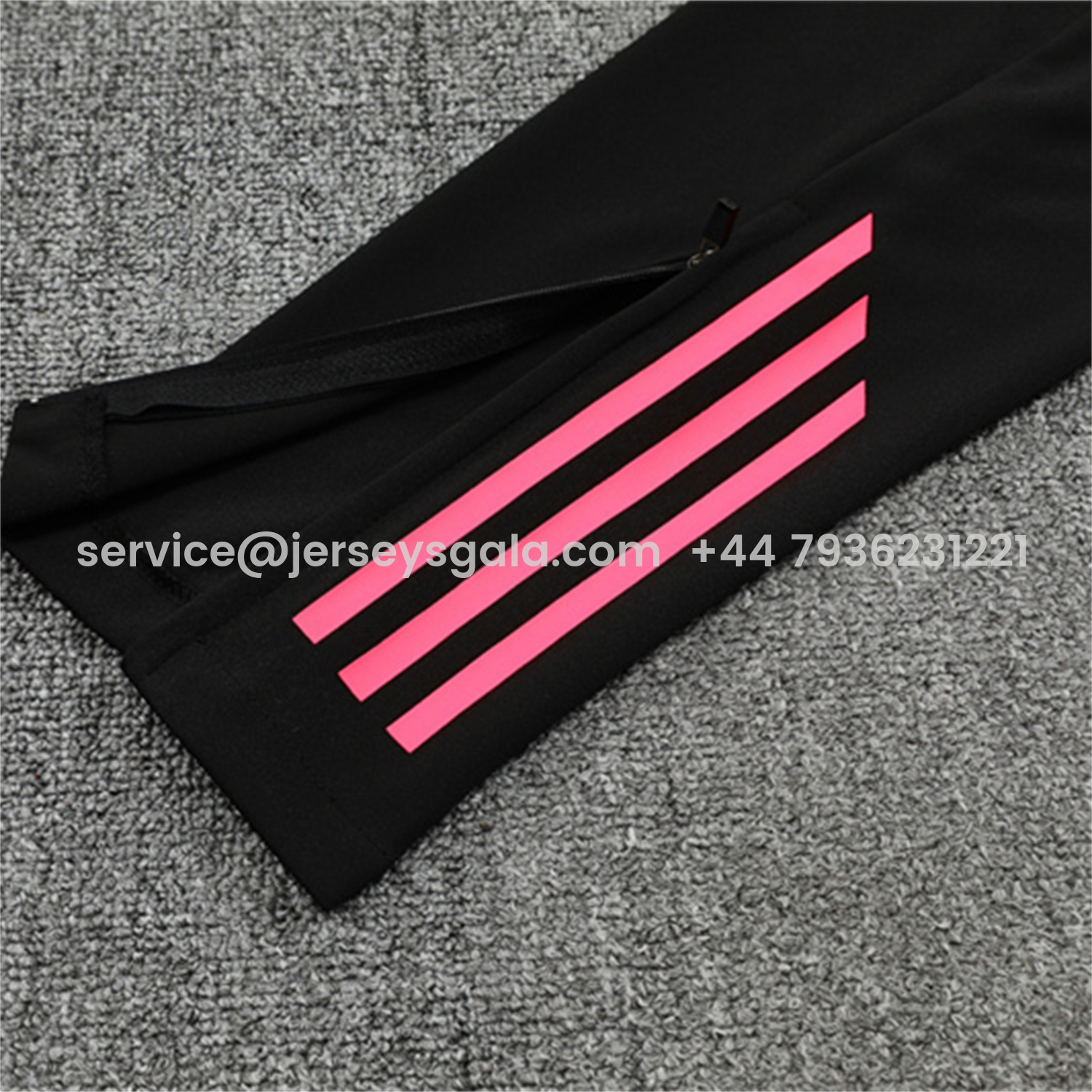 JerseysGala.com | Arsenal 25-26 Long Sleeve Training Set - Pink Logo Black Top & Black Pants -Customize Name, Number and Patch | Worldwide Shipping