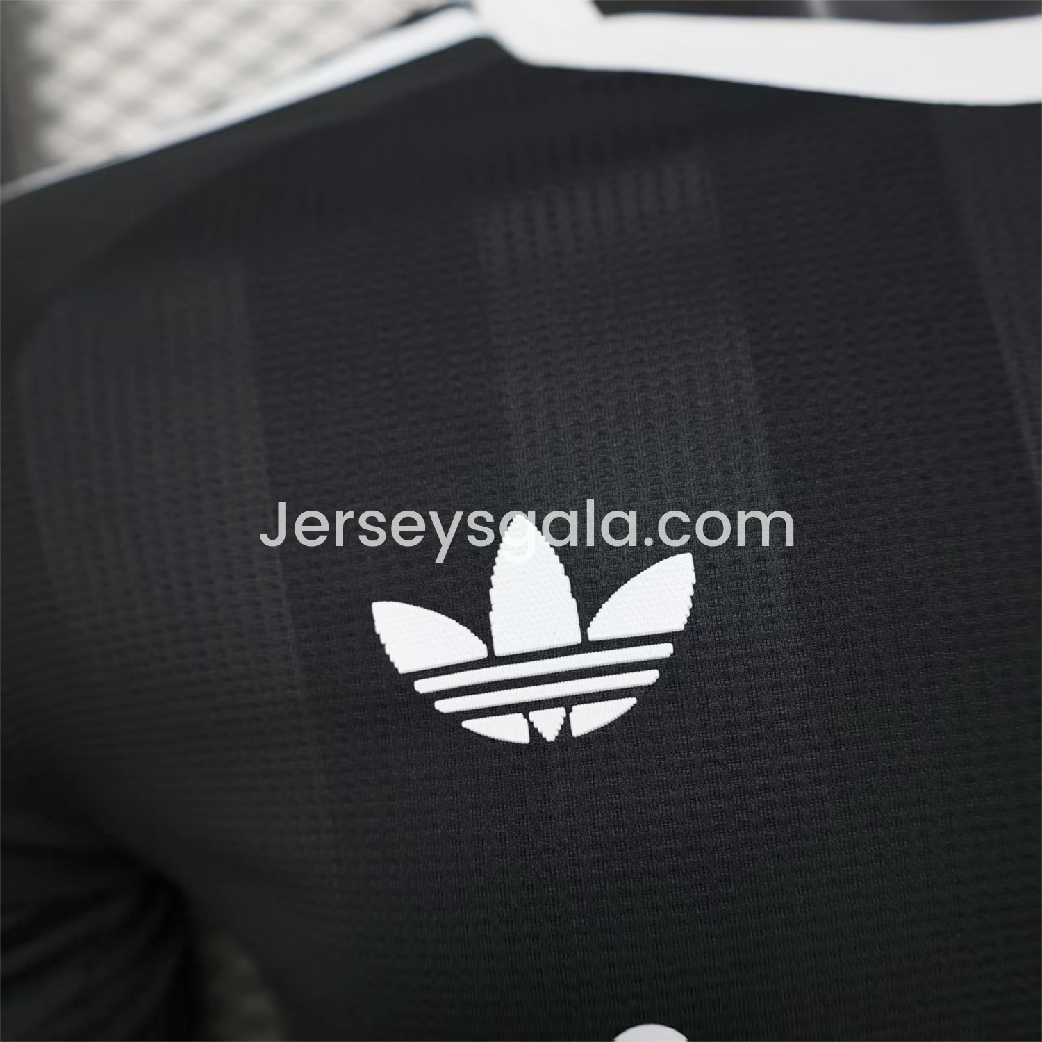 JerseysGala.com | Liver.pool 25-26 Black Trefoil Goalkeeper Jersey - Player Version -Customize Name, Number and Patch | Worldwide Shipping