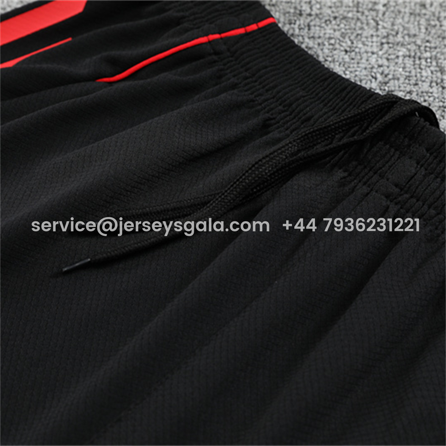 JerseysGala.com | Liver.pool 25-26 Short-Sleeve Training Set Off White Top & Black Shorts -Customize Name, Number and Patch | Worldwide Shipping