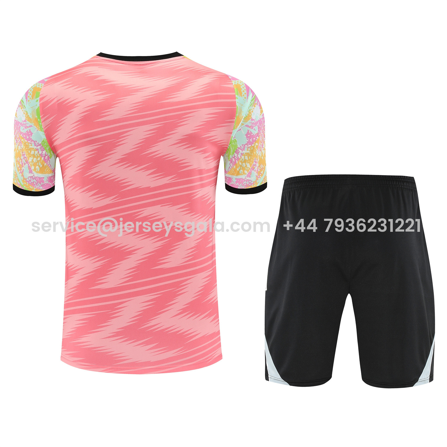 JerseysGala.com | Real Madrid 25-26 Short-Sleeve Training Set - Pink Arrow Pattern Top & Black Shorts -Customize Name, Number and Patch | Worldwide Shipping