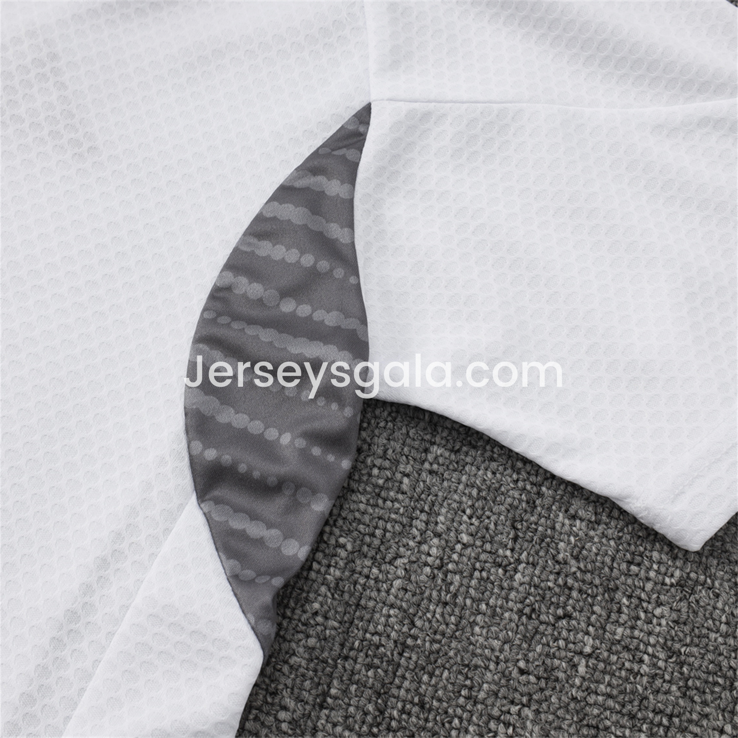 JerseysGala.com | Real Madrid 25-26 Short-Sleeve Training Set - White Top and Black Shorts -Customize Name, Number and Patch | Worldwide Shipping
