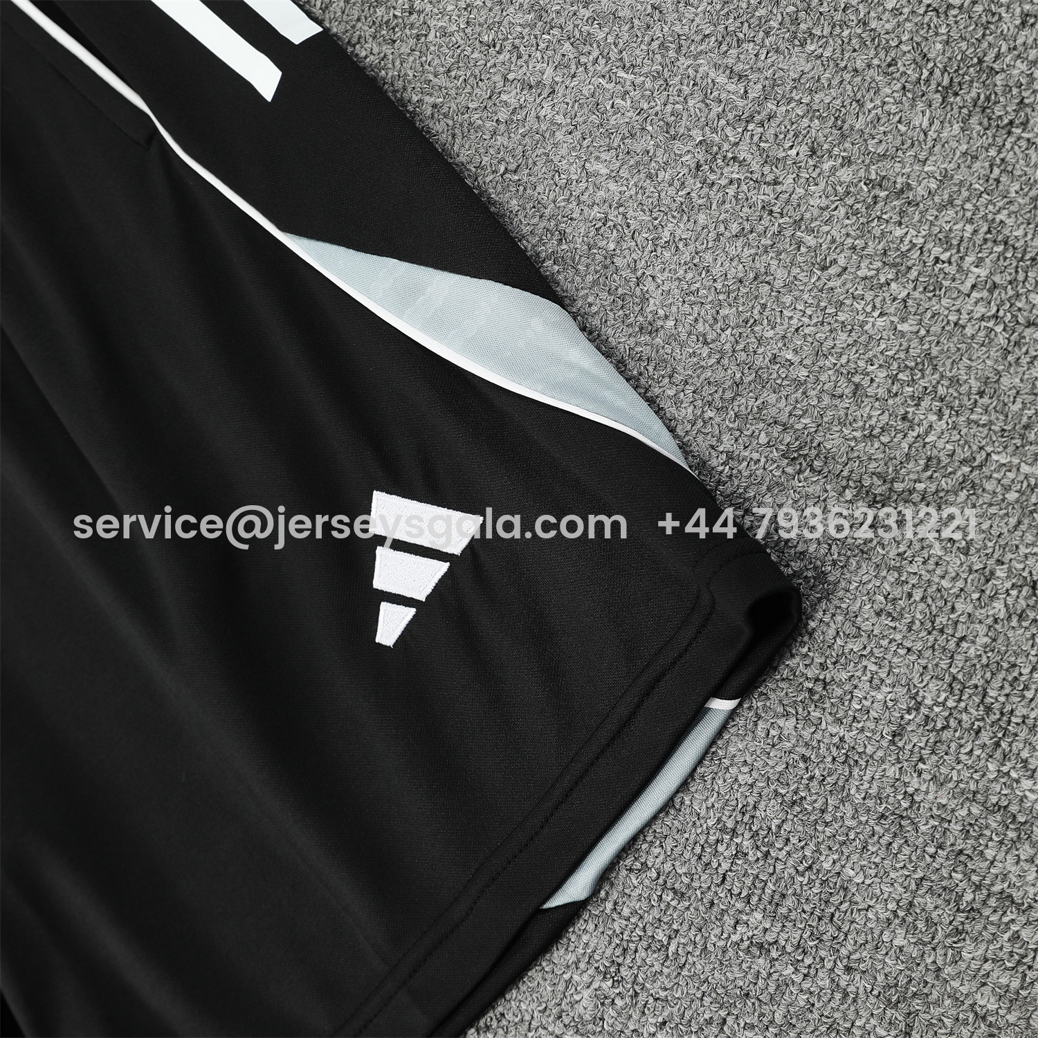 JerseysGala.com | Real Madrid 25-26 Vest Training Set - Blue Purple Curve Pattern Vest & Black Shorts -Customize Name, Number and Patch | Worldwide Shipping