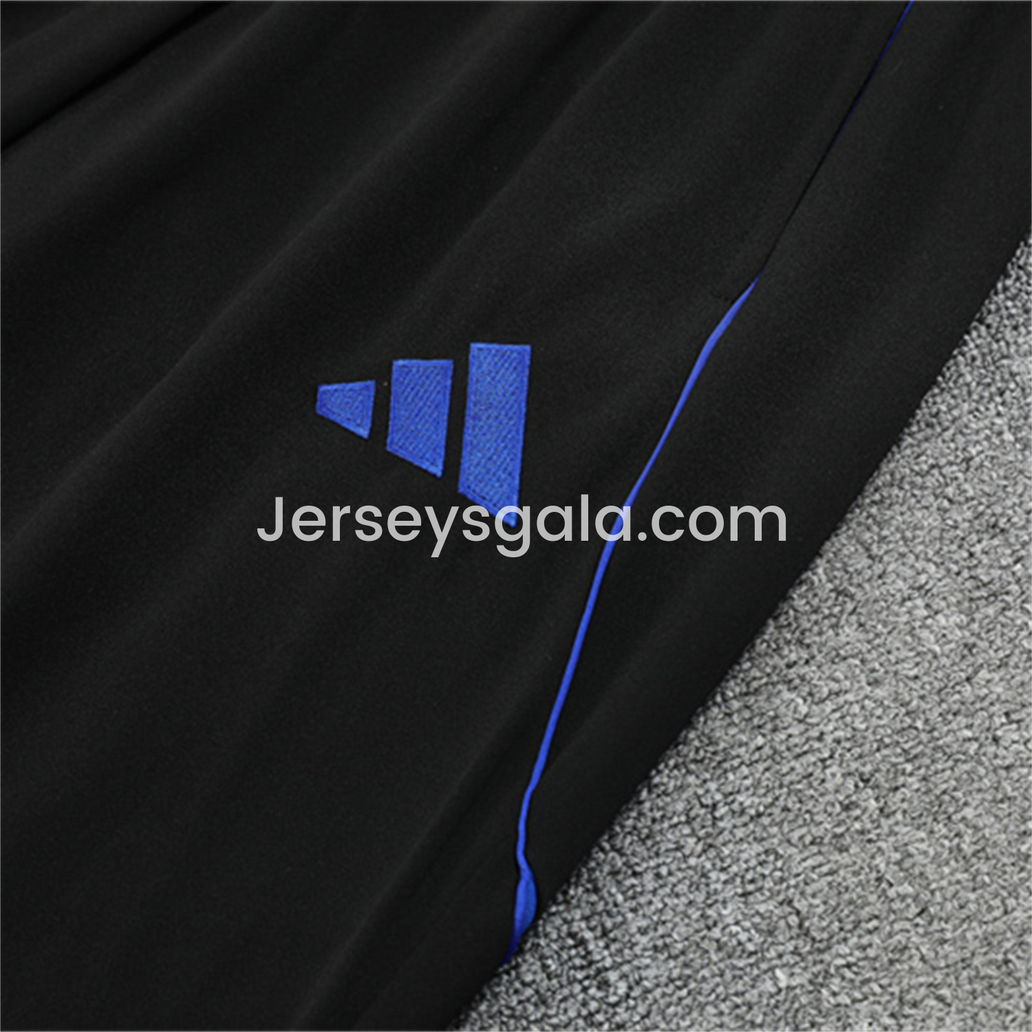 JerseysGala.com | Real Madrid 25-26 Long Sleeve Training Set - White Loong Black Blue Top and Black Pants -Customize Name, Number and Patch | Worldwide Shipping