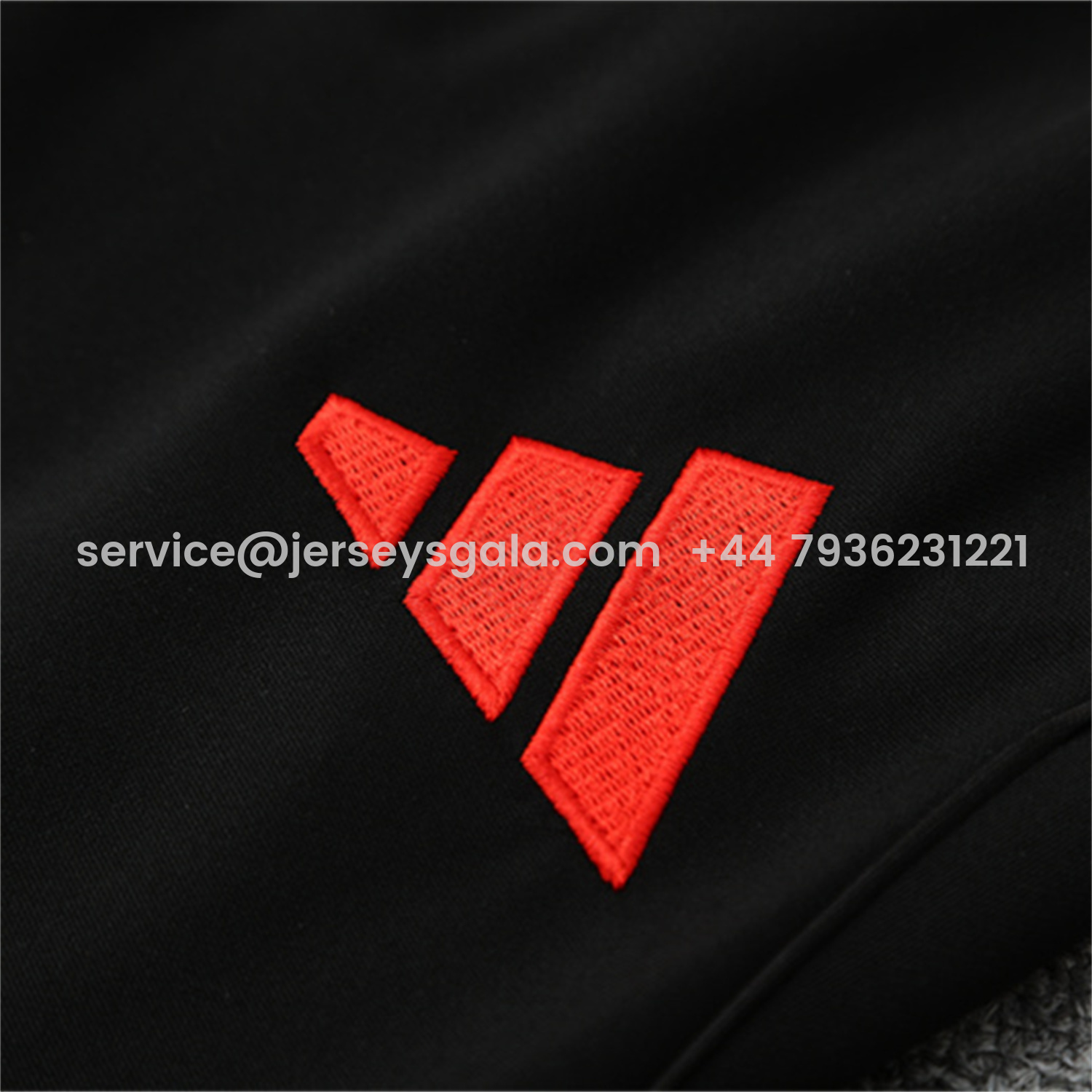 JerseysGala.com | Liver.pool 25-26 Long Sleeve Training Set - White Top & Black Pants -Customize Name, Number and Patch | Worldwide Shipping