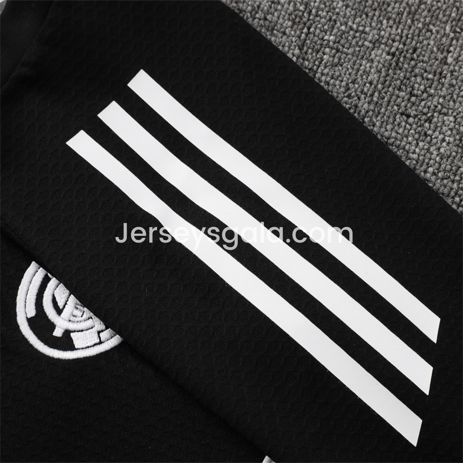 JerseysGala.com | Real Madrid 25-26 Short-Sleeve Training Set - Black Top and Black Shorts -Customize Name, Number and Patch | Worldwide Shipping