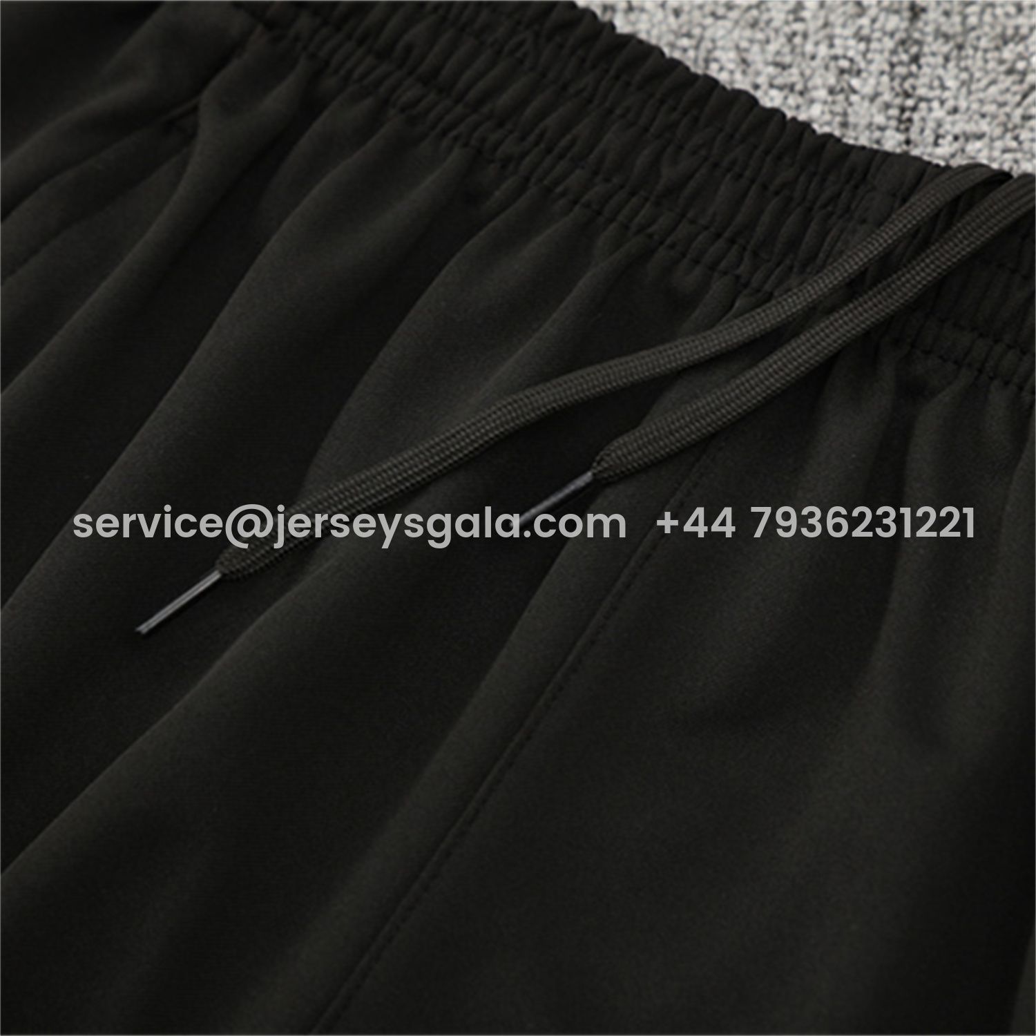 JerseysGala.com | Liver.pool 25-26 Long Sleeve Training Set - Green Top & Black Pants -Customize Name, Number and Patch | Worldwide Shipping