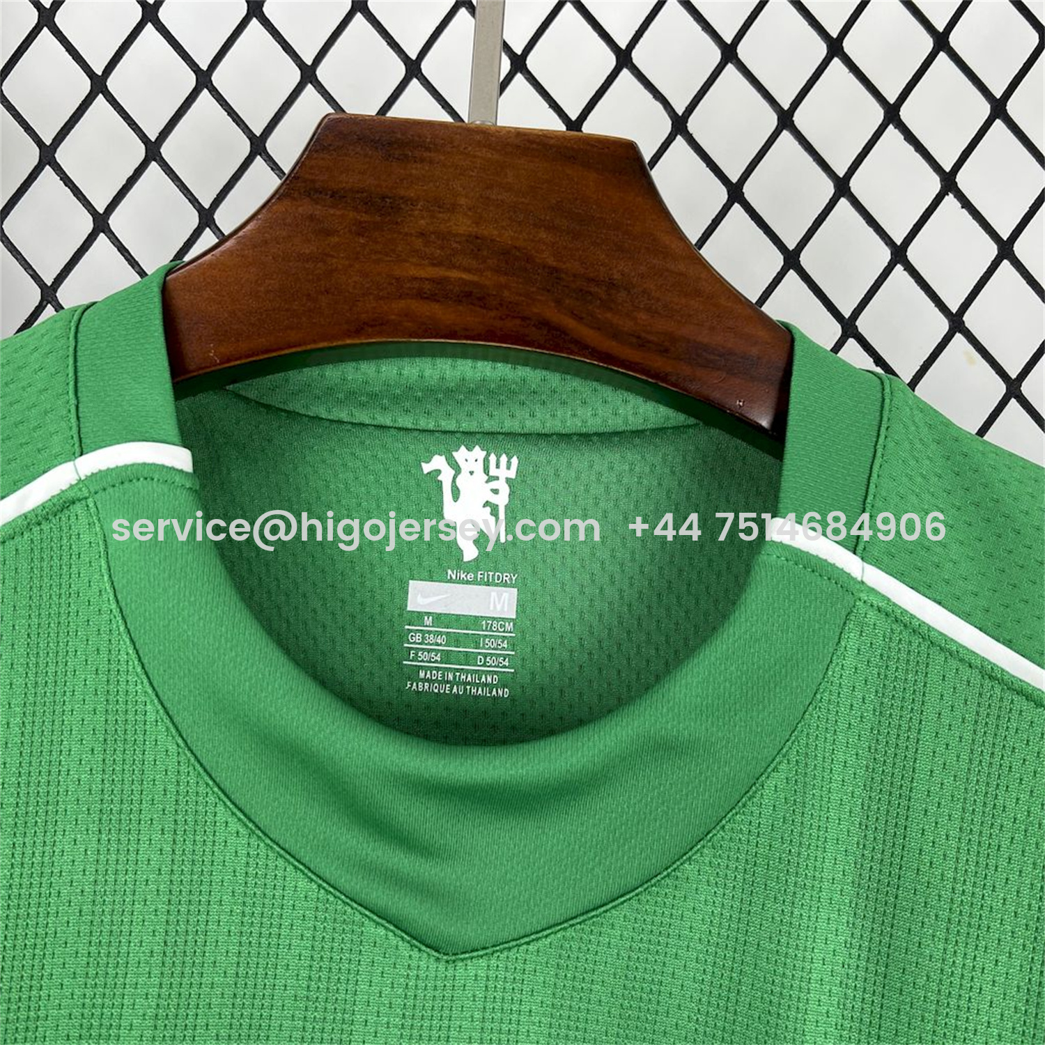 Higojerseys-Retro Manchester United 2007-08 Green Goalkeeper Jersey