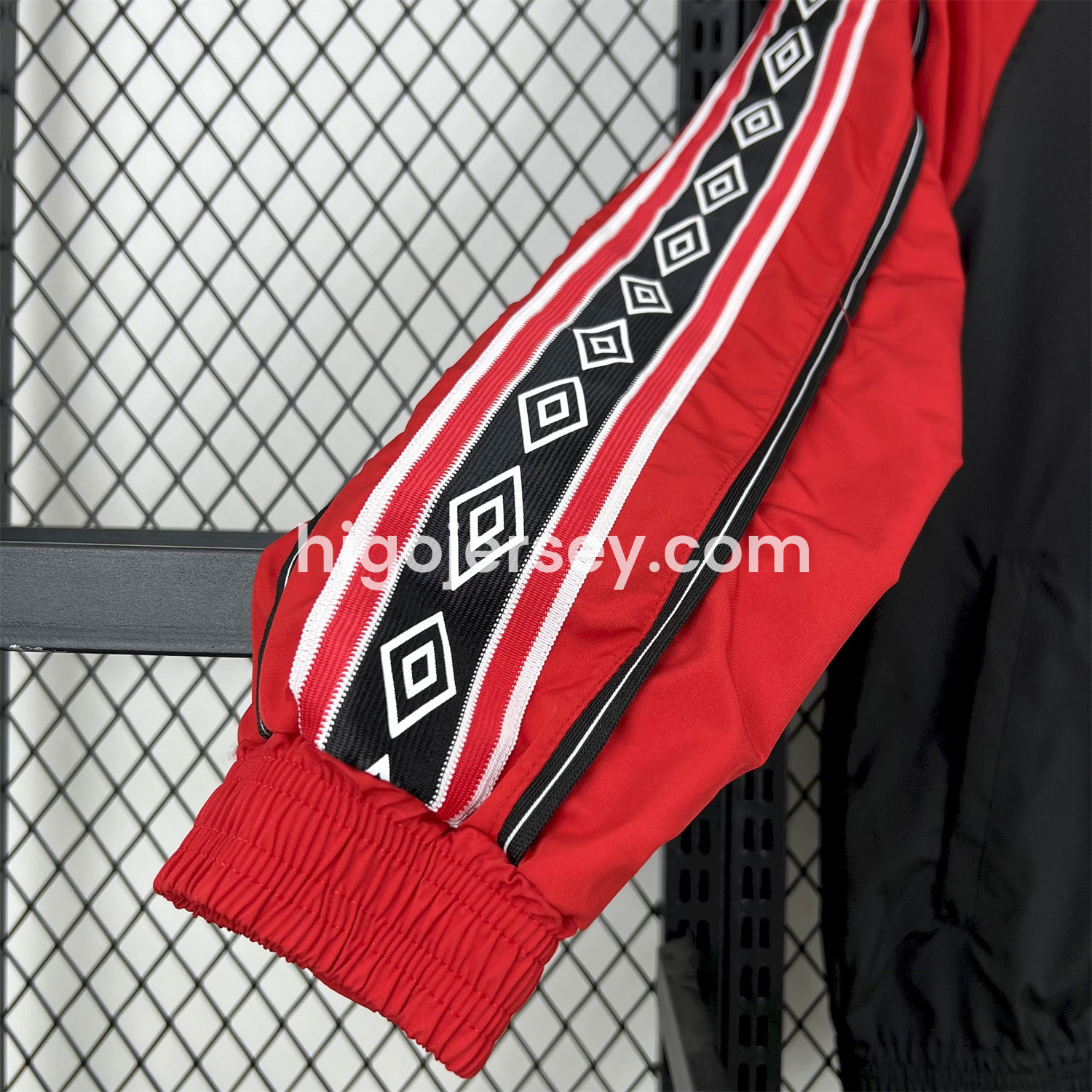 Higojerseys-Retro Manchester United 1998-99 Throwback Windbreaker Jacket - Black and Red