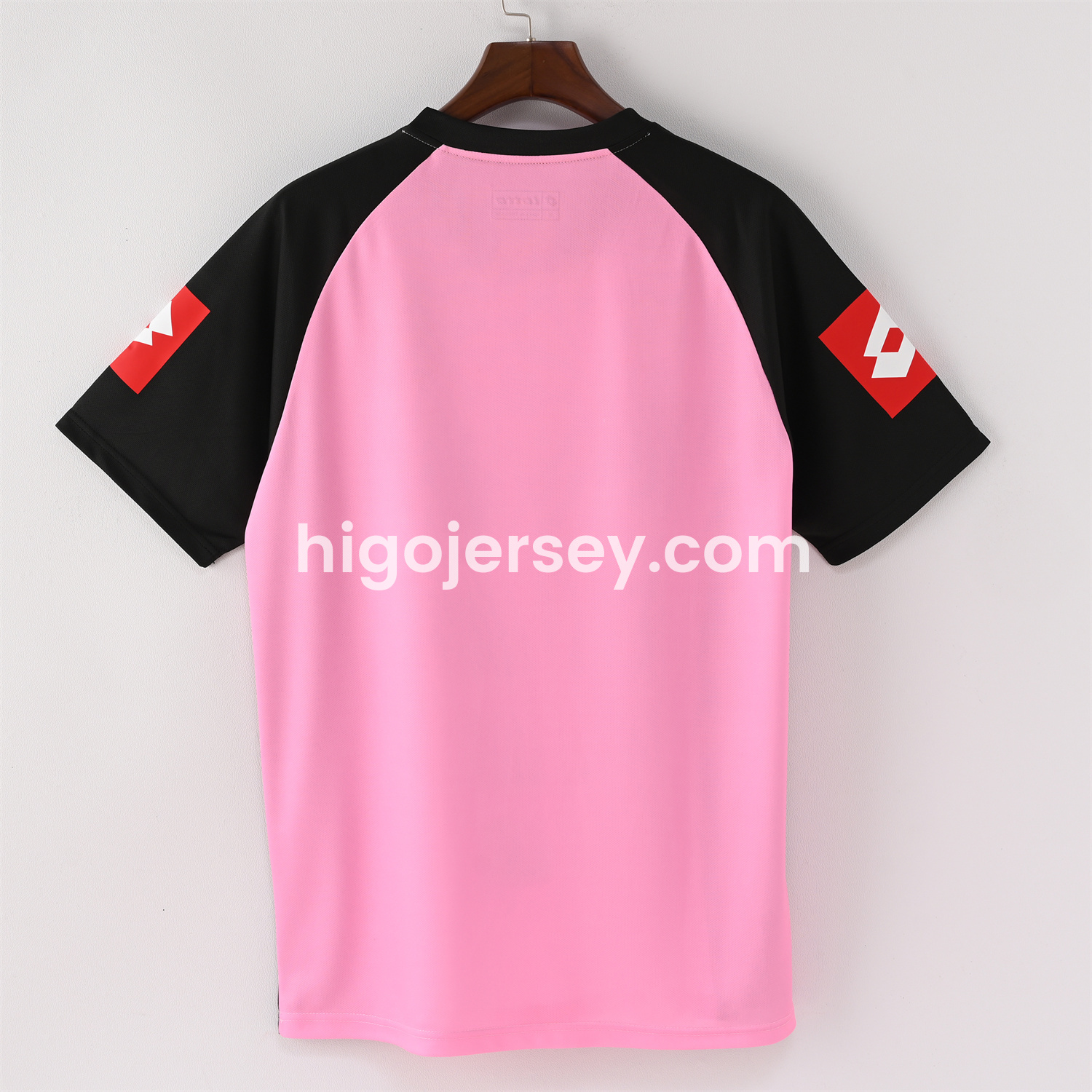 Higojerseys-Retro Juventus 2002-03 Pink Goalkeeper Jersey