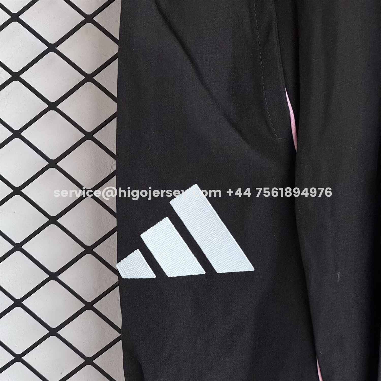 Higojerseys-Juventus 25-26 Yellow Lines Windbreaker Training Set - Black Top and Pants